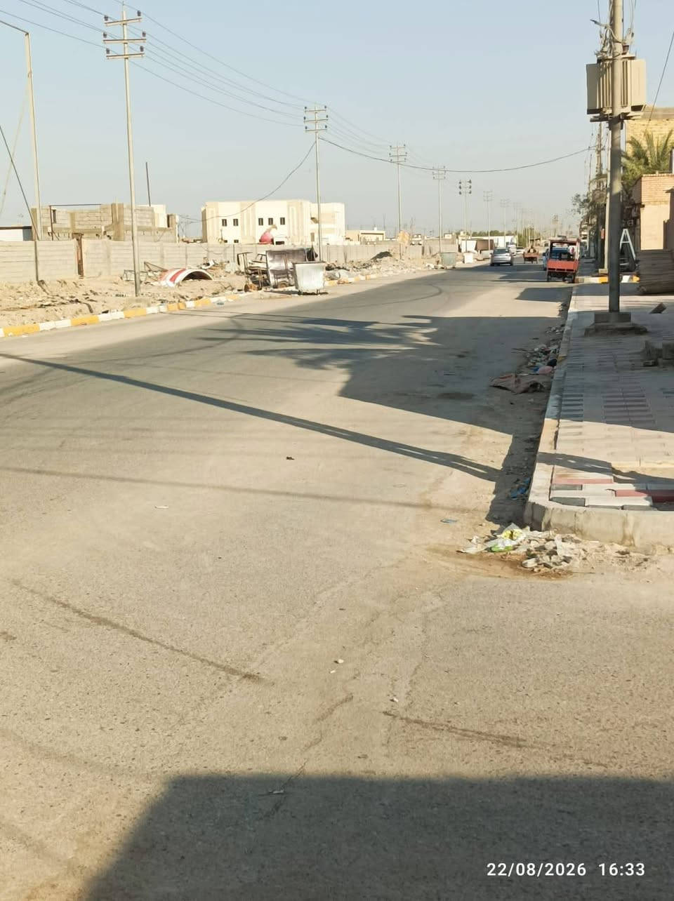 السلام عليكم بيت للبيع طابو صرف المساحة 240متر  بناء قديم ينسكن بيه  سوق الشيوخ حي العسكري الثاني شارع سيد جواد. سادس فرع تفاصيل البيت السقف كونكريت مسلح  غرفتين استقبال هول. مطبخ حمام داخلي وصحيات خارجيه كراج وحديقة للاستفسار الاتصال ع الرقم *********** واتساب موجود
