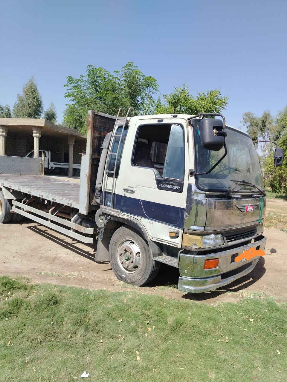 هينو طيره 94 مكفول محرك سبعين عادي  سته وربع بلادي  تايرات جدد السياره مكفوله كبل للشغل تطلع محكرك ما مفتوح بلادي الصفاح مالتها قطعتين بس موجودات منزلهن اني  *********** سياره رقم واصط مكان السياره بغداد اليوسفيه السعر135 وبيها مجال قليل
