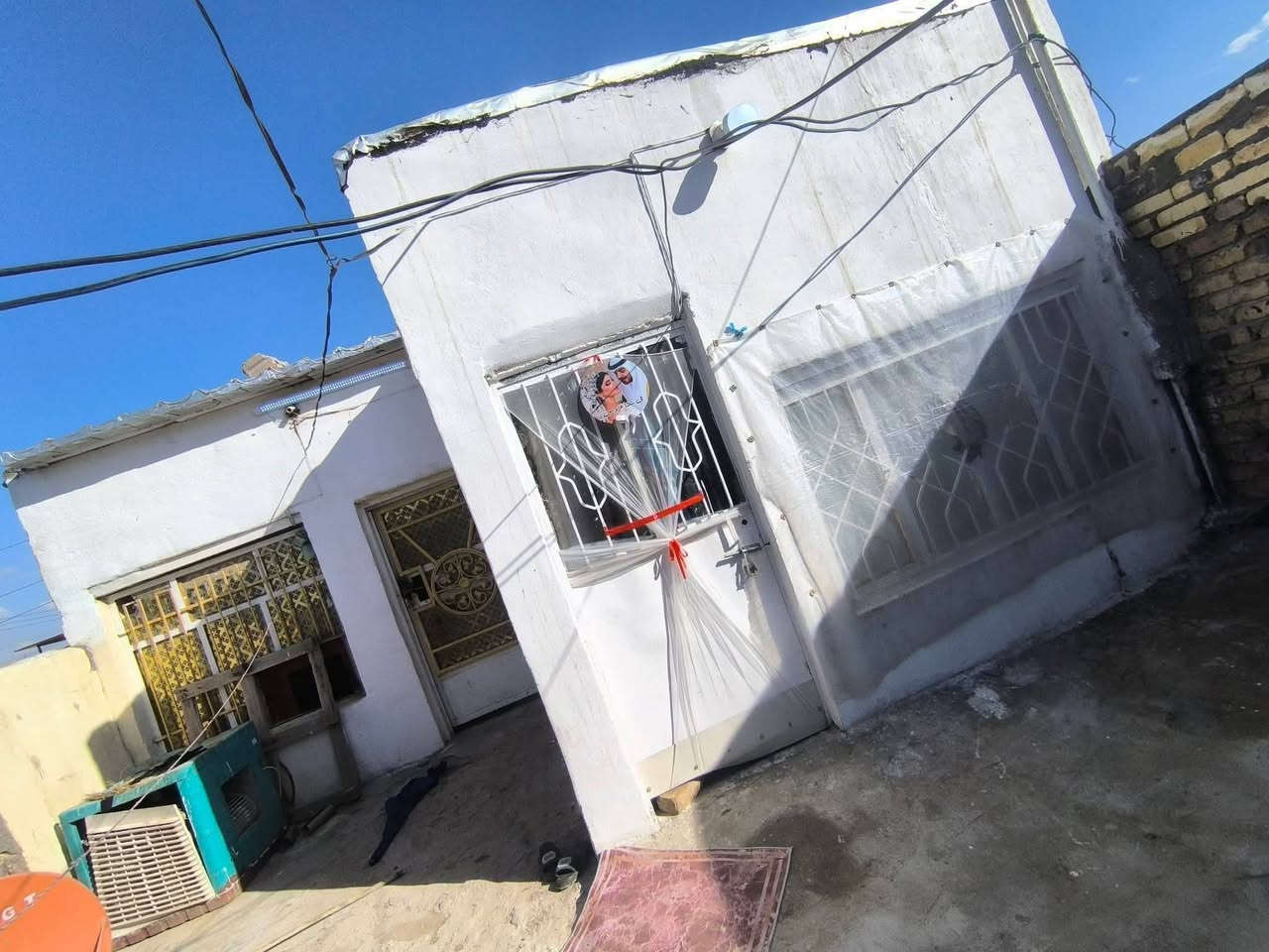 السلام عليكم بيت تجاوز بلقاسم يم مدرسه جبل عامل جاهز من كلشي للبيع ماي كهرباء ميزانيه من كلشي جاهز ماعليه كص نهائيا سعره مناسب 22وبي مجال الاستفسار اكثر ***********
يحتوي على غرفه واستقبال وصاله ومطبخ وصحيات وطارمه وممر ودرج وفوك غرفتين ومساحه سطح كبيره
