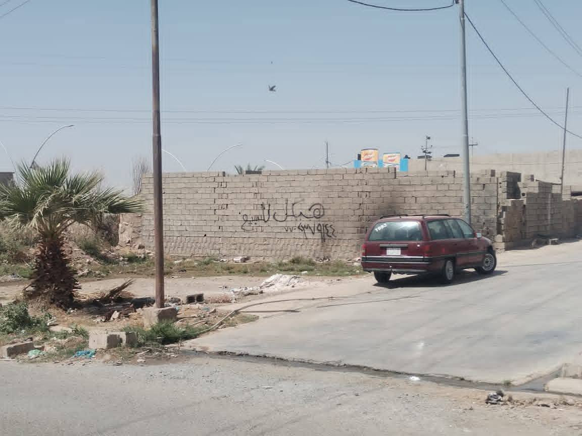 السلام عليكم
هيكلين للبيع مساحة الواحد 100متر الموقع بداية شارع المحكمة يمين بجوار غسل حمودي  السعر مناسب  الاتصال ع الرقم ***********
