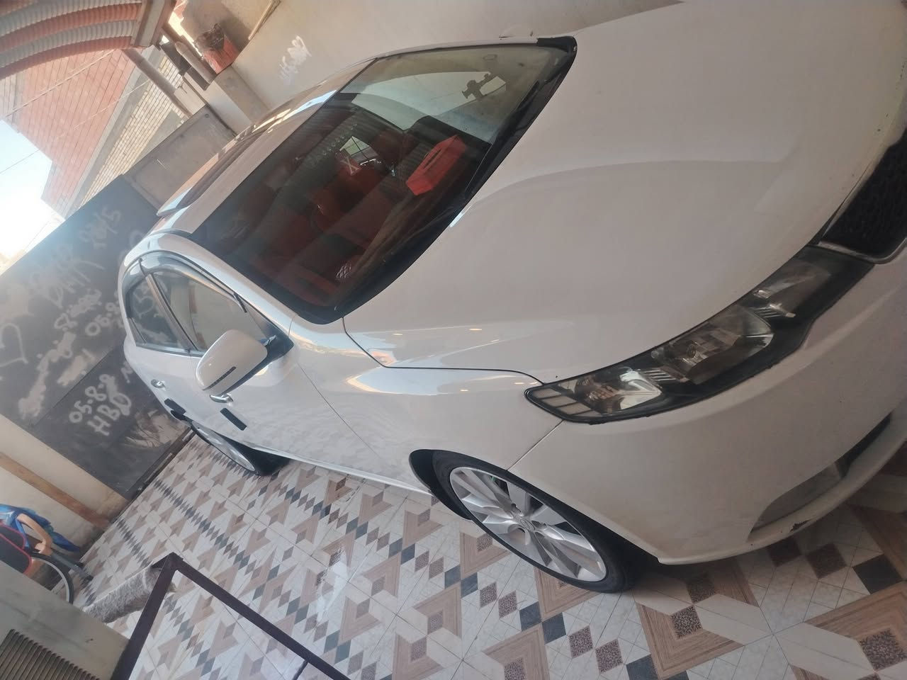 السلام عليكم كيا سيراتو موديل ٢٠١١ وارد خليجي رقم سليمانيه تحويل مباشر هزه وبراد جديد سنوية لل٢٩ كير ٦نمر محرك ١٦٠٠ سيارة ماشيه ١٣٧ فول عده البصمه سياره مكفولة من صبغ بيها بارد قليل
السعر ٩٨ بيه مجال بسيط العنوان ديالى كنعان الرقم ***********
