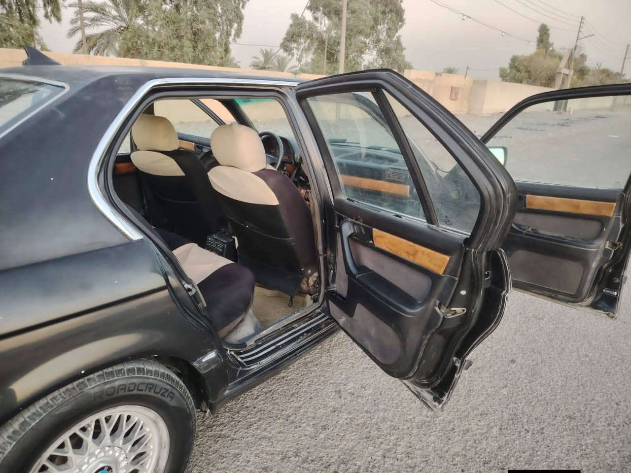 للبيع بيئم حجم 735مفتوح موديل90 هاتف *********** بغداد مشروع وطني سنوية لغاية 28سعر 35$كير اوتوماتيك محرك وكير مكفولات دواخل نضيفة كهربائيات كله شغالة ويل خلية تخم تايرات جدد سيارة  لاضربة ولاتبديل ولاخياس حدادية امامي خلفي جديد مكاني بغداد موجةد واتساب
