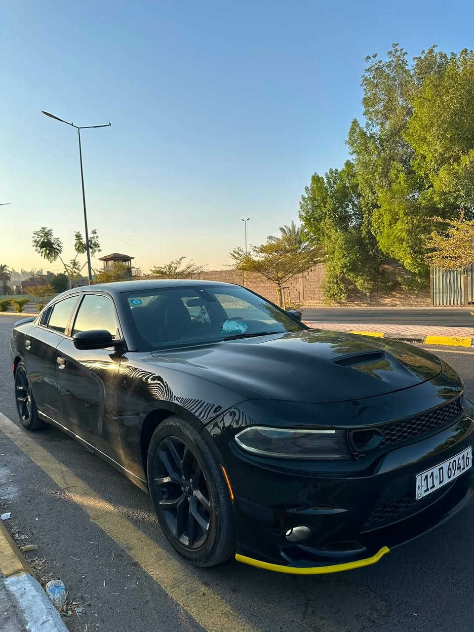 السلام عليكم
للبيع او المراوس جارجر اسود sxt2021 
رقم انكليزي جديد هزه جديده
سياره باسمي تحويل نفس اليوم 
مكينه 3600 تو ويل المواصفات : شاشه تحكمات ستيرن 
كشن كهرباء حساس خلفي توقف ذاتي 
مكينه كير تبريد تخم تاير شرط 
الحادث جاملغين وبنيد وباب كلير فقط 
السياره ماشيه 68mil المكان بغداد 
الرقم :*********** رصيد وواتساب
