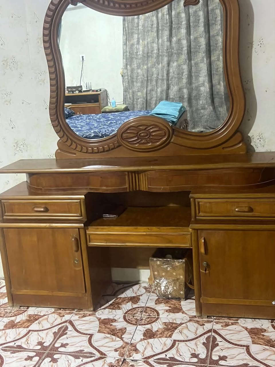 مرحبا غرفه أخشاب
سعر500 بيها مجال 
رقم ***********
