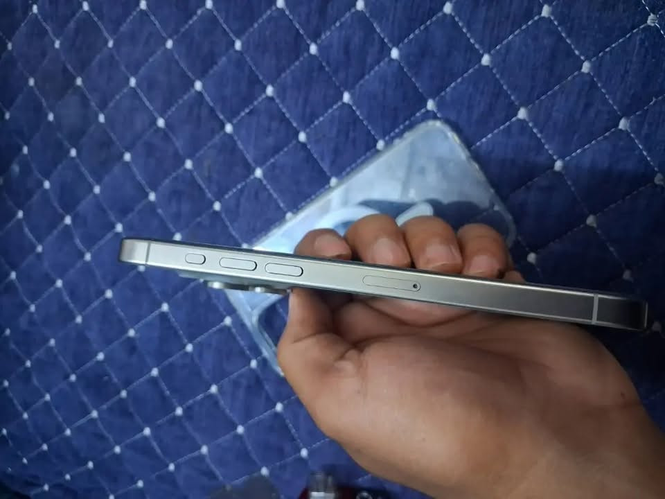 سلام عليكم 15 برو ماكس ماستر غراضه كامله ذاكره 256 بطاريه 97 الجهاز مكفول شخط مبي مبدل شاشه 3 خيارات اصليه (OLED) أمانة الله الجهاز نضيف وعلى إيدي بس الشاشه مبدله عنواني بغداد الشعله السعر 800 وبي مجال 
*********** ع الرقم وبي واتساب
