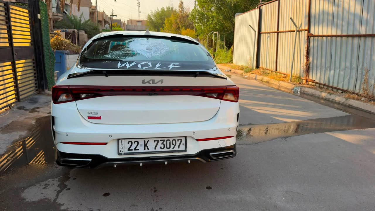 السلام عليكم K5 للبيع جديده مكفوله ماعدا مكان صغير بارد 
موديل 23 فول مواصفات ماعدا البنوراما 
بصمه تشغيل 
بصمه بوب 
كشنات جلد 
رقم أربيل بأسمي تحويل وكاله حاضر 
تخم تاير جديد 
ماشيه 88
السياره جاهزه ومصروف عليها مناقصها شي 
 مكاني بغداد حي الجهاد السعر 185 بيه مجال بسيط 
*********** ممتواجد ع فيس فقط اتصال
