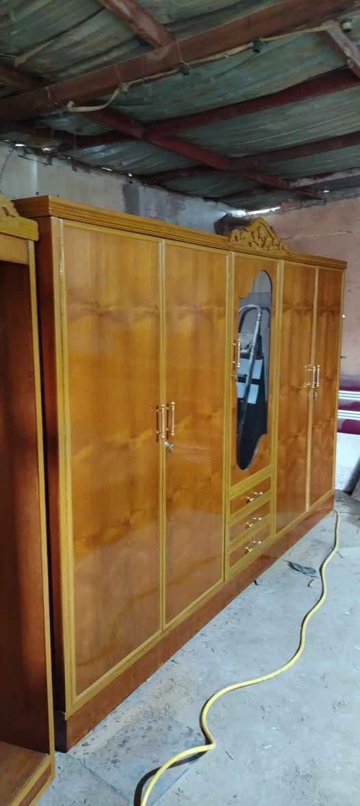 غرفة ٥ أبواب صاج تسگام مستعملة تم تجديدها بالكامل
صبغ جديد
تلميع جديد
قفالة و يدات و رفوف و تعاليك و مرايات كاملة
تخت جرباية قوي
السعر : ٦٥٠ الف و بيها مجال حگ الجيه
العنوان : النجف حي العسكري *********** النجف, العراق
