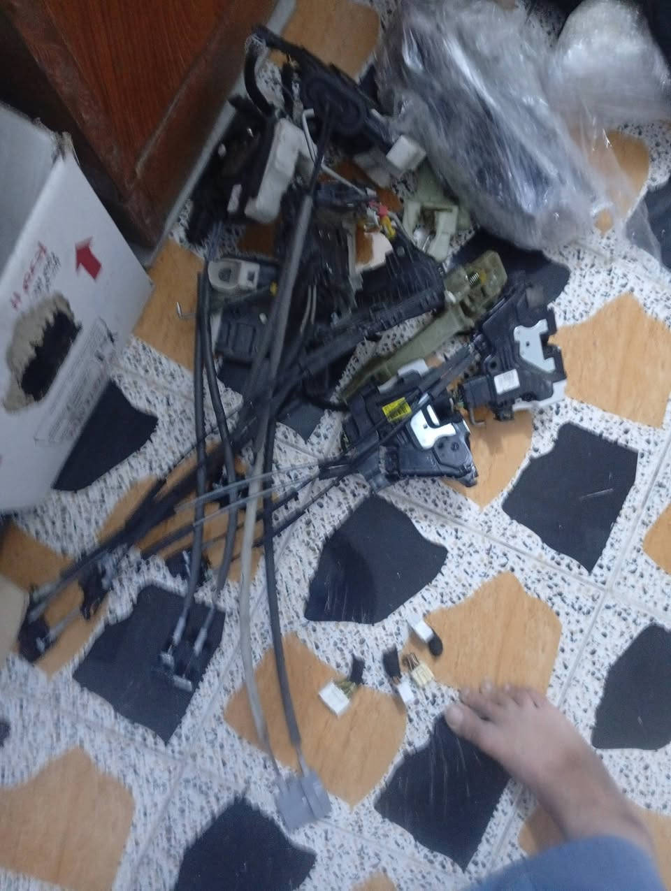 بفضل الله عزوجل 
تتوفر مجموعه ادوات #سوناتا
لاتوجد غير الأغراض المنشوره 
تتوفر خدمه توصيل لكل المحافظات 
أصلي تفصيخ حاويه 
للحجز رقمك وعنوانك وأقرب نقطه داله 
للاستفسار مراسلة واتساب او ماسنجر
***********
