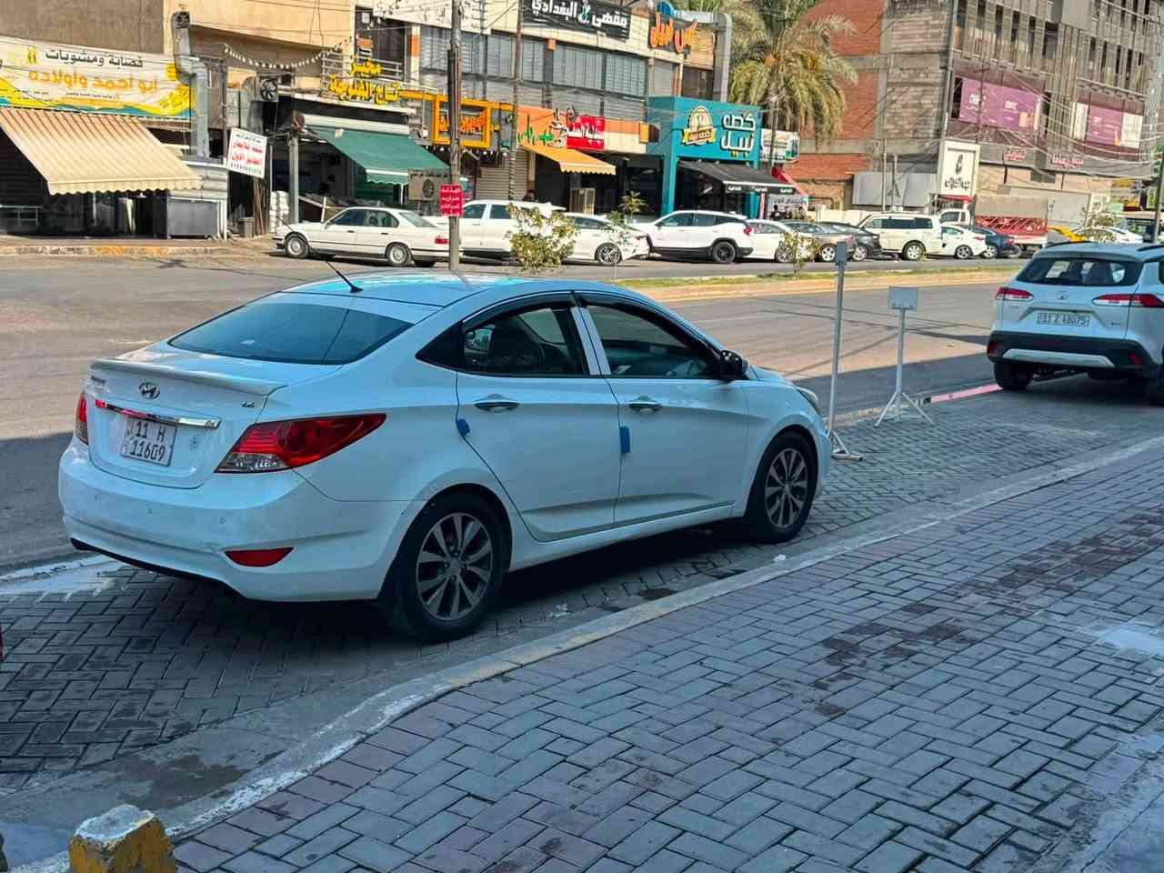 السلام عليكم
اكسنت ٢٠١٤ خليجي محرك ١٦٠٠ دوش 
السياره ملوزه على اخير شوف الترتيب 
مواصفات الكبار بل سياره الصغيره 
سستم صوت تويتر ودمام ابو ٥٠٠ دولار
سستم اناره اسفل السياره  ابو ٢٥٠ دولار متغير سبع الوان 
لايت زنون ابو ٢٠٠ دولار 
كامره اماميه خلفيه 
خمسه ويل كب 
صدر جديد 
ماشيه ١٥٢ وقابل للزياده 
ارقام انكليزي جديد 
مواصفات بلو معروفه فتحه واي بي اس اربع دسك 
كير ومحرك خير من الله 
عنواني بغداد العامريه 
بيها قطعه وحدا واقل يعني ربع بنيد واني المالك الثاني الها يعني السياره مرايحه بعيد 

رقم الهاتف للاستفسار اكثر ***********
السعر ٩٩ وبيها مجال  حك الجيه
