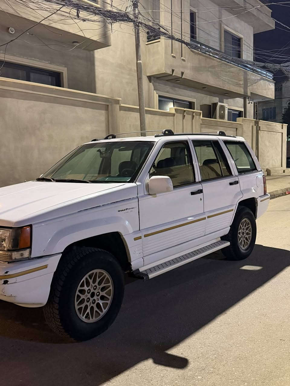 سيارة جيب شيروكي موديل 95 توماتيك لمتت كير مكينة بطة شرط طخم تايرات جديد كشر صبغ شركة رقم نينوى سنوية الى 28 اني صاحبها الشرعي السيارة مكفولة من الدعامية لي الدعامية السعر 47ورقة التواصل على هذا الرقم ***********

