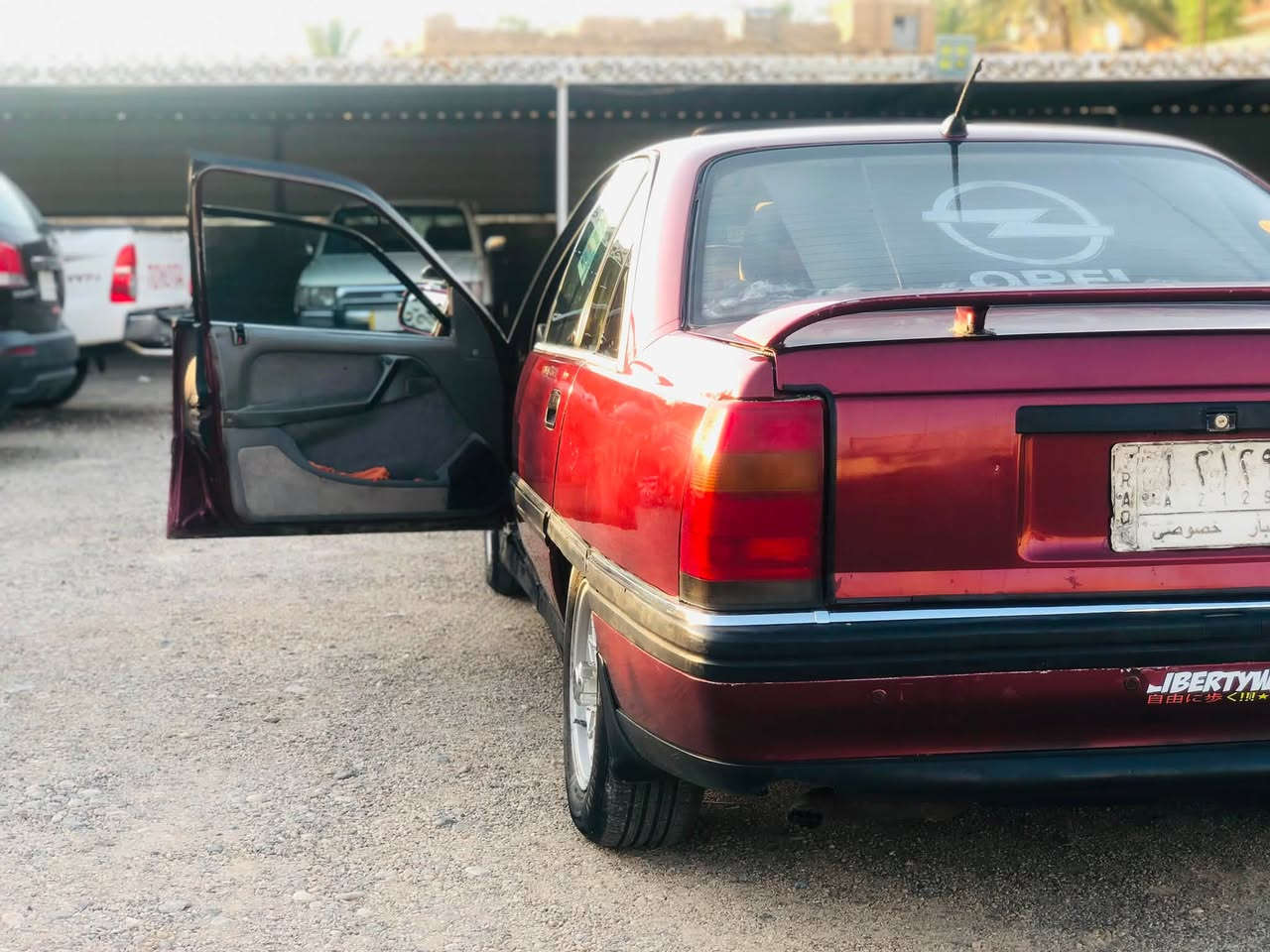 سلام عليكم للبيع اوبل اوميكا موديل 1993  سياره وضع شركه يعني بلاديه بس تشغل وتمشي                   الاستفسار عل  خاص او عل رقم ***********    ادمن وافق ♥️
