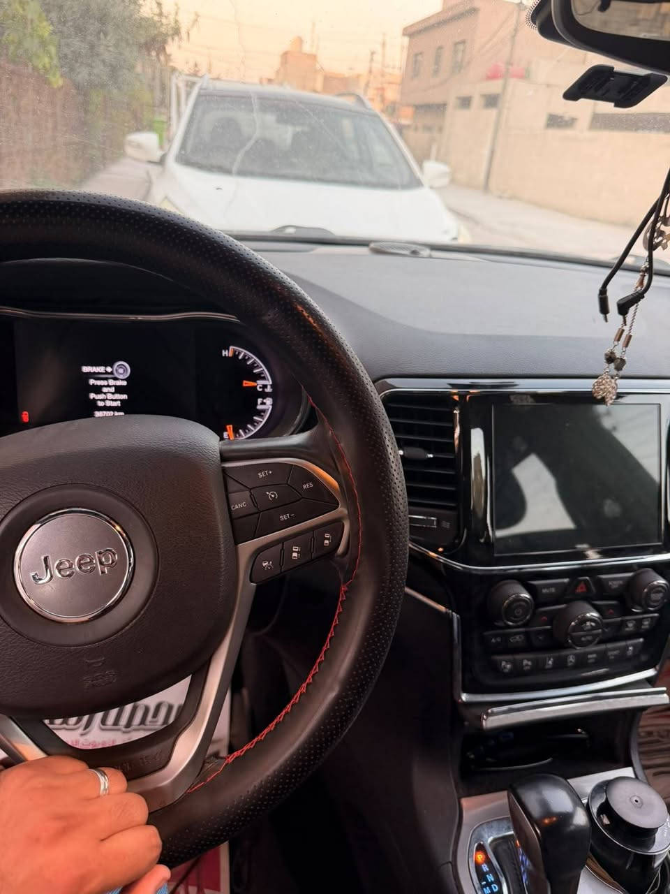 🚙 جيب ليمتد
📅 موديل: 2022
🛣️ الممشى: 36 ألف كم
☀️ فتحة سقف
💺 كشنات كهربائية مع خاصية الخزن
🔥 تدفئة مقاعد
📡 رادار
🛣️ تحديد مسار
⚙️ مثبت سرعة
🔧 حادثة جنطة ومبدلة بلادي
💵 السعر: 270 ورقة قابل للتفاوض 
مكان السياره بغداد الجديدة  رقم التلفون ***********
