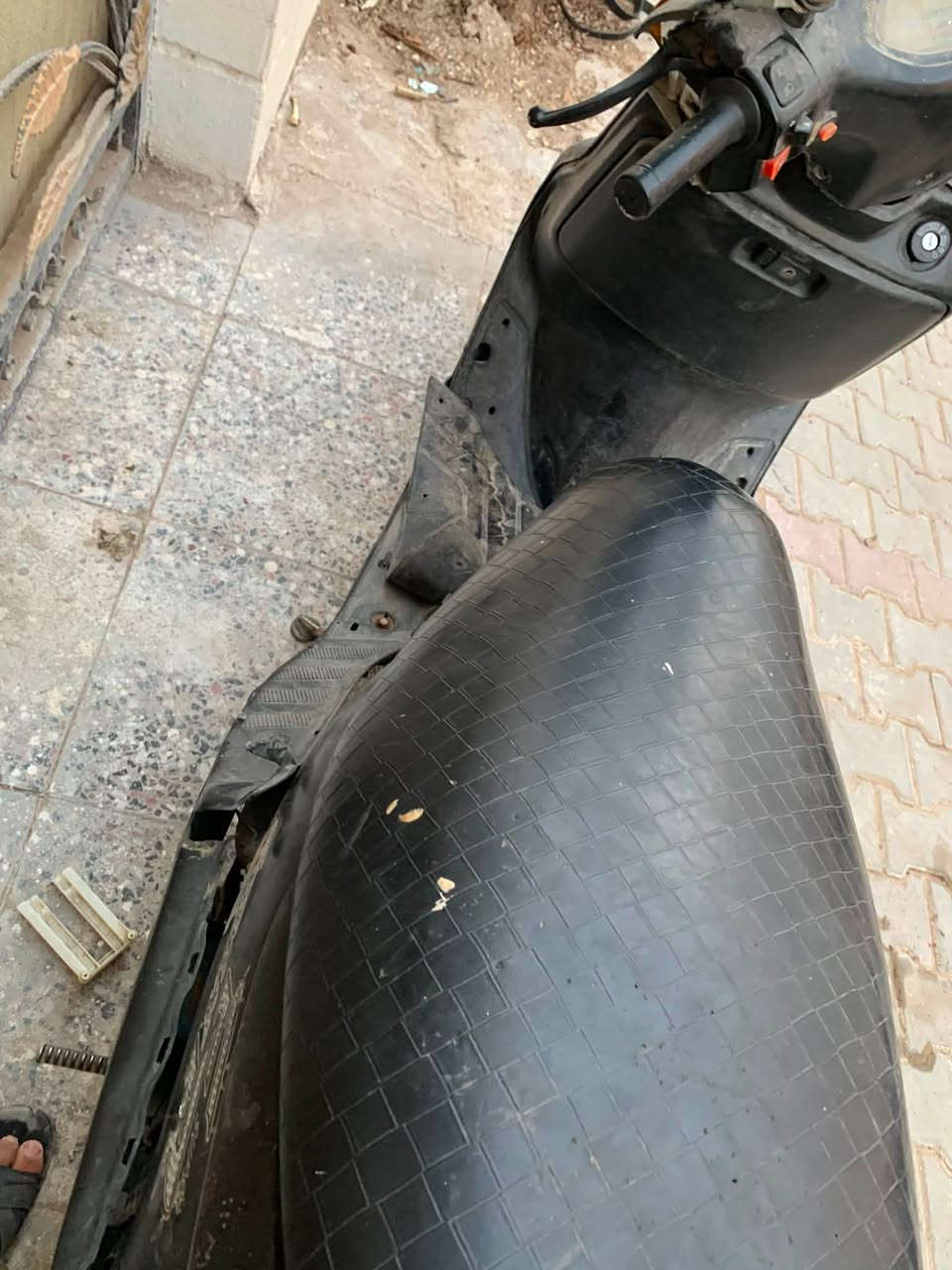دراجه فضائي للبيع السعر 100 ألف قفل شغاله من ضمنها الكهربائيات نقص تاير امبنجر ومكاني شارع المغرب ٠***********

