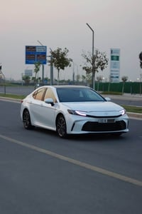 كامري XLE بريميوم بلس  2025 فول مواصفات   اعلى مواصفات بالكامري  سقف ب...