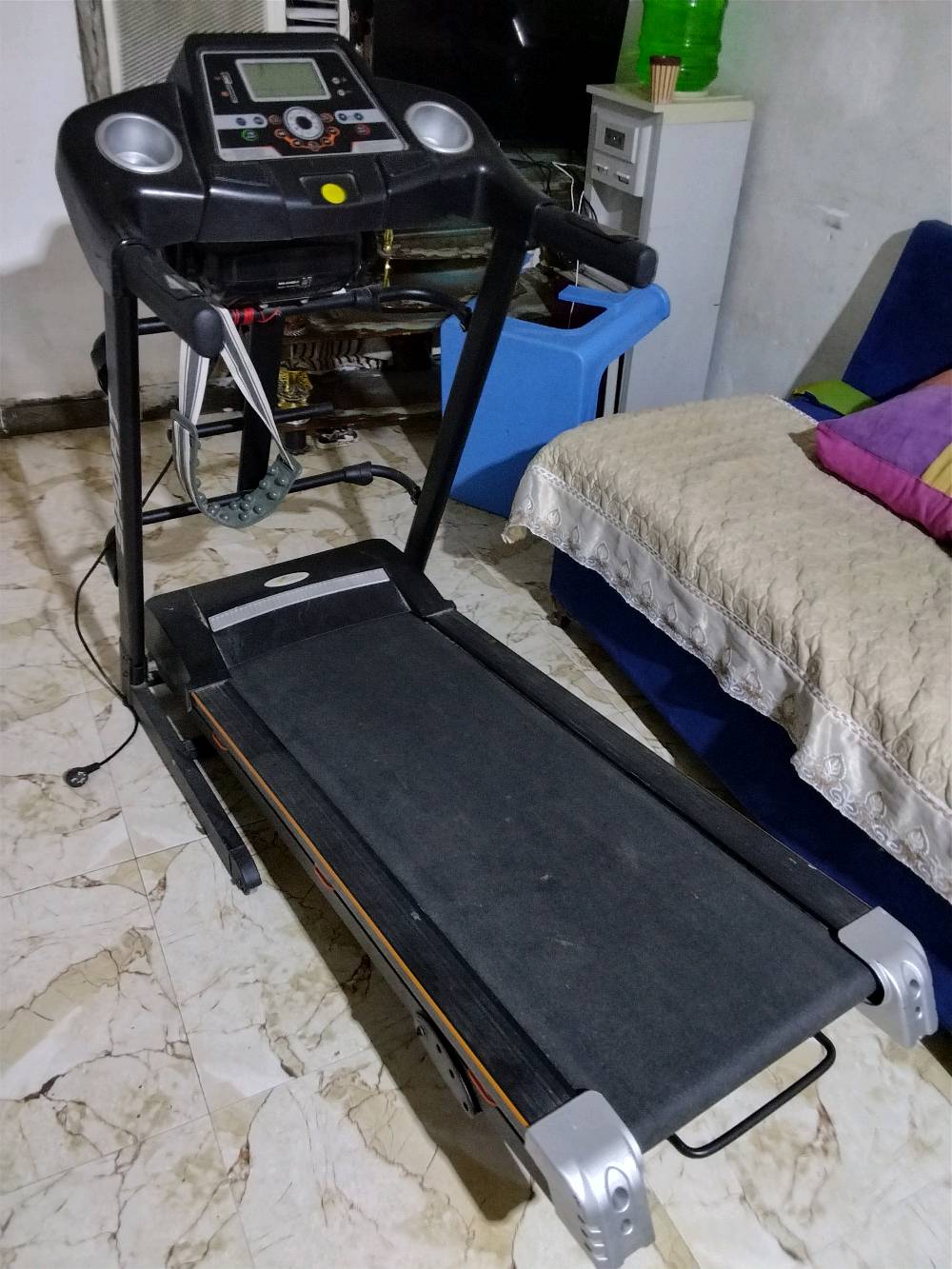 بايسكل جري جديد استعمال قليل بسعر كلش مناسب  مع تدليك ضهر ومساج عداد كهربائية شاشة شغالة سماعه اغني اتصل علا ***********