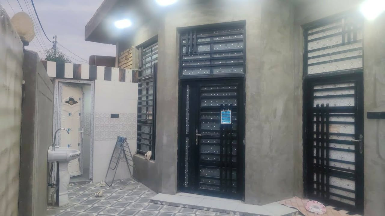 السلام عليكم
بيت طابو زراعي سند ٢٥
المساحه ١٥٠ متر
بناء حديث صب كونكريت مسلح يتكون من غرفتين وصاله ومطبخ وصحيات داخليه وخارجيه 
بيت بناء درجه اولا 
يعني متعوب عليه 
السعر ٧٨ مليون وبيه مجال
شارع علي قماره  مقابيل اسواق حسون للتفاوض للاستفسار والاتصال على الرقم التالي ***********او مراجعه مكتب دلاليه سيد عيد للعقارات شارع ٦٠ مجاور سلوان ابو الكاشي مقابيل اسواق ابو العبد شارع علي قماره
