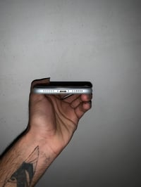 آيفون XR • ١٢٨ • فيس ايدي معطل