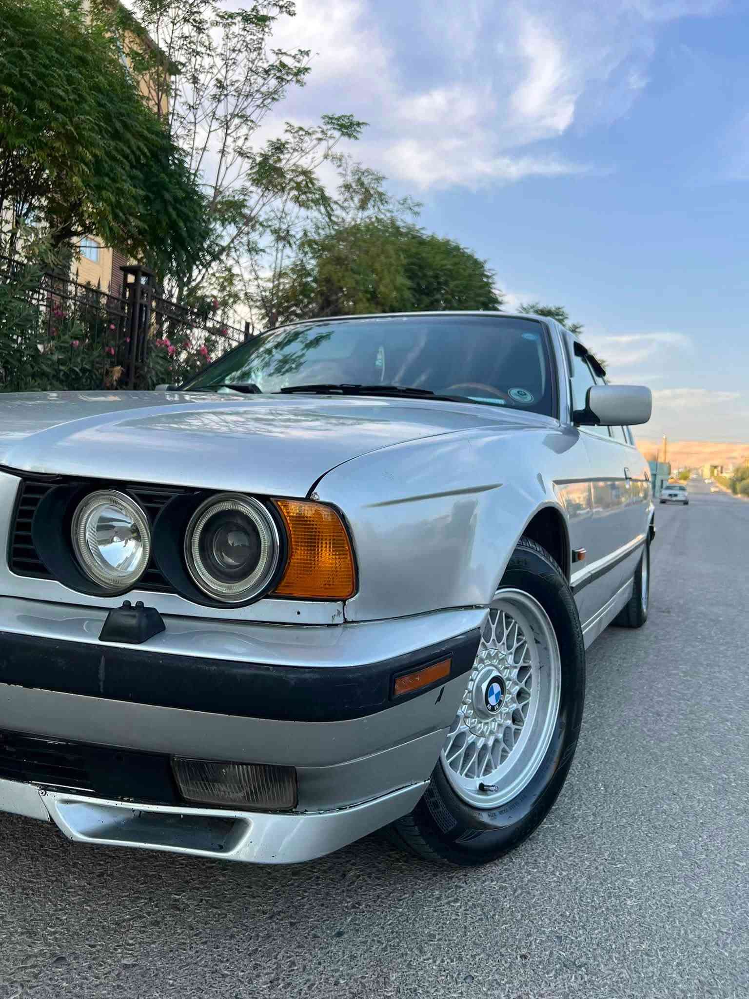 ﷽
BMW. 525. tomatic. 1994
مواسەفات ئەمریکی
مەکینە کەپس گێڕو مەکینە بەشەرت
کوشن جلد و سیاحی
شەش کەلە
سوکان ڤۆلیۆم
گێچ ئەڵقە
ئاوێنە دژەفول
تایەو ویل مشەبەک لۆک
سپێر بیلادی
پێش پان
دەبڵ چەکمەجە
ناو فۆرمیگا
لایت ئەڵقە
چوار جام کارەبا
ئاڕم پلاستیکی هەولێر بەشەرتی خرامە
سعری 56 وەرەقەو  معامەلە
***********
