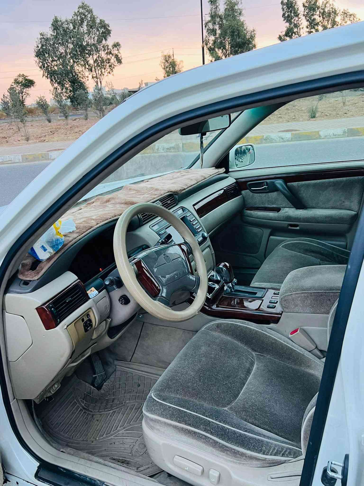 كراون • ٢٠٠٢ • دي4