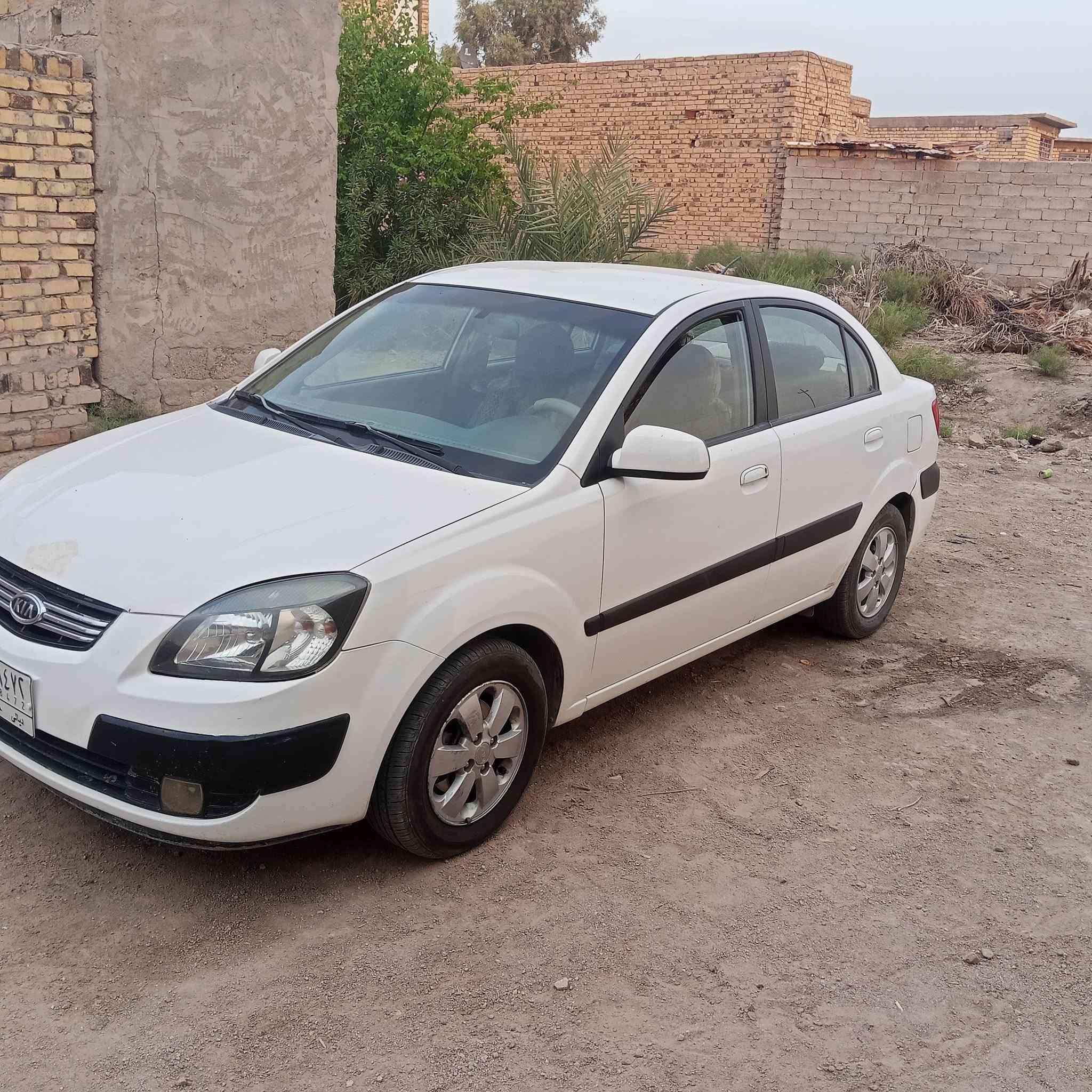 سلام عليكم 
 كيا ريو 2009
خليجي  مكينه 1600   
تبريد شغال         
كهربائيات كلها شغاله                             
مكفوله من الحادث ما عده طخات بسيطه على وضعهم 
يعني مابيها صبغ   
مكان سياره ديوانيه /قضاء عفك 
السعر 70 
موبايل ***********
