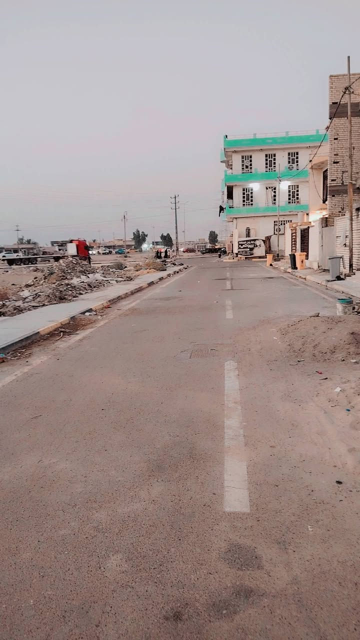 السلام عليكم بيت البيع بالشباب طابو مساحت البيت 150 تصال عله هاذه الرقم ***********

