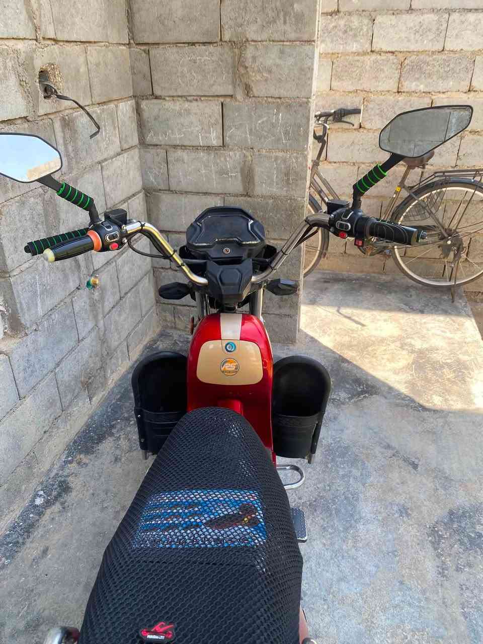 سلام عليكم دراجه هارلي حيل نضيفه للبيع بطاريات كلهن فوك ال 10 بس ثنين بيهن نفخه فقط الدراجه ضوه عالي ناصي شغال دبل اشاير شغاله نضام سرقه بصمه كله شغال دراجه كامله من كلشي ونضيفه حيل السعر 375 مكاني فلوجه رقم الهاتف ***********

