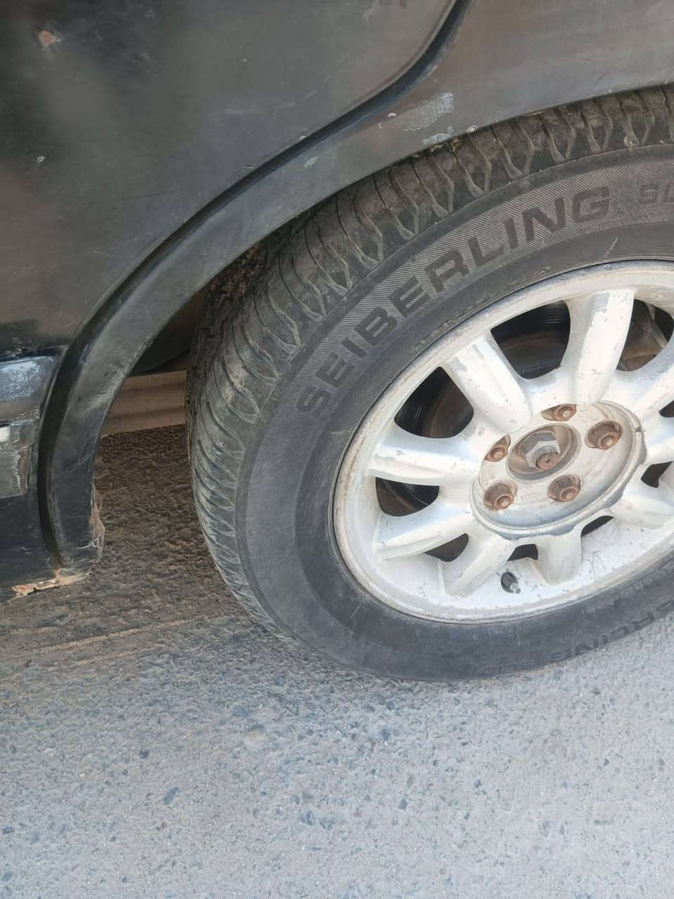 سلام عليكم سياره بونتيشه موديل 95 حلوه يرادلهه ترتيب تبريد شغال رقمهه الماني صلاح الدين صاحبهه موجود بسامره مكينه وكير كيه سبورتج صاحبهه ثاني يوم يحول سياره تخبل عضمتهه حلوه بس يرادلهه ترتيب سعر 13 وبيه مجال الشراي *********** مكان سياره بغداد الحريه
