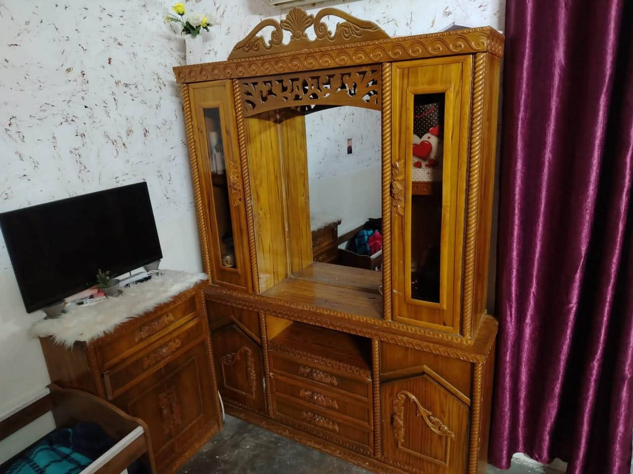السلام عليكم غرفه نوم فصال مستخدمه شي قليل بسعر مناسب تواصل هاذا الرقم ***********
