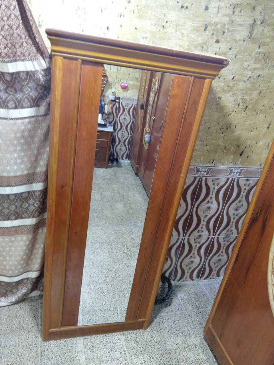 بيع هاي الغرفة نوم من جلولاء السعر 900الف و بيها مجال الستفسار على هاذه الرقم: ***********
