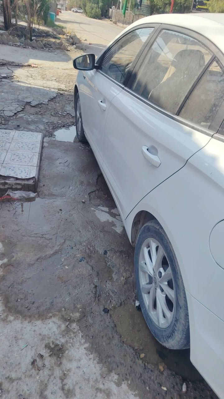 Mg5موديل 2024
نص فول تشغل بصمه
رقم بغداد نكليزي بأسمي
بيها منضومه غاز
تبريد ثلج
شاشه تدعم كار بلي
كير محرك كفاله
مراوس ب ٧ راكب
بيها بارد خفيف جامرلغ خلفي عكس السائق
والدوسه بيها من الرصيف 
مكاني نجف
رقم الهاتف ***********
