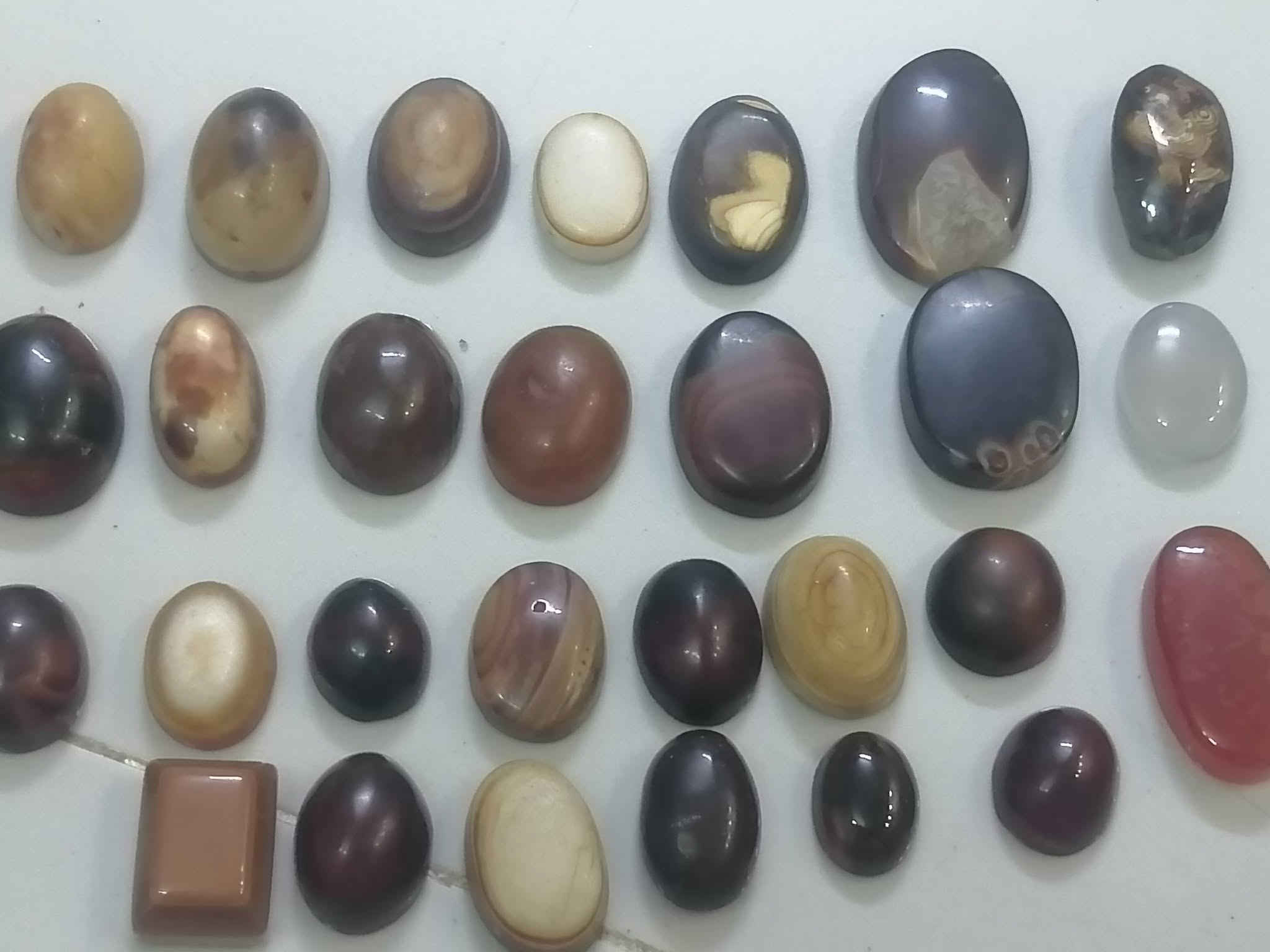 حجر يماني طبيعي اصلي من أمه ذمة القطعة ١٠ الف... و٥ قطع ب٤٠ الف وتوصيل... يماني على الفحص
