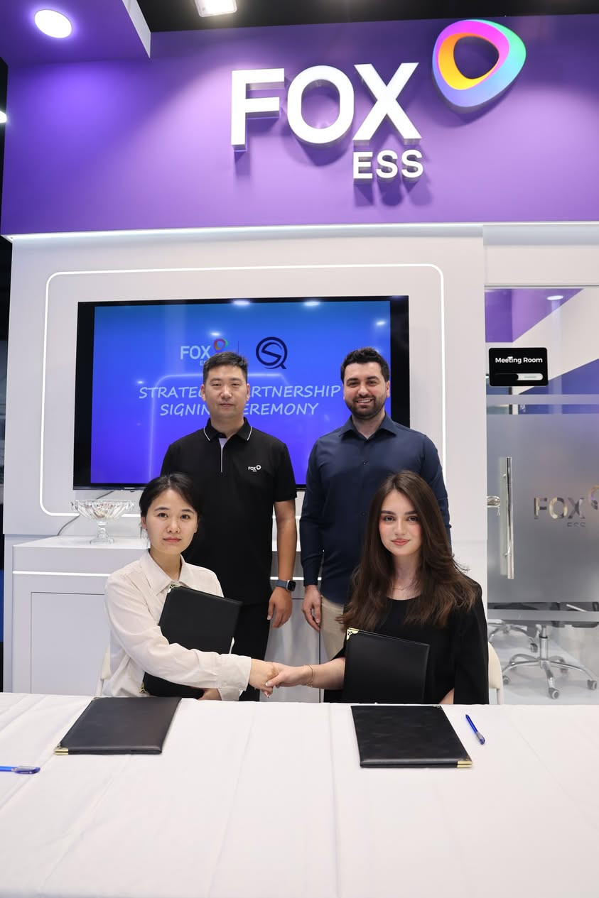 🤝 شراكة استراتيجية جديدة في العراق 🇮🇶

نفخر بالإعلان عن توقيع شراكة استراتيجية بين Fox ESS وشريكنا المميز في العراق QIMAH AL SAFINAH.

تمثل هذه الشراكة خطوة مهمة جديدة نحو تعزيز حضور Fox ESS في السوق العراقي، وفتح آفاق جديدة للتعاون والنمو المشترك.

ومن خلال توحيد خبراتنا وإمكاناتنا، سنواصل تعميق التعاون والعمل معًا لتقديم حلول موثوقة ومبتكرة لتخزين الطاقة، وتوفير قيمة أكبر لمزيد من العملاء في العراق.

🔋 شراكة واحدة. رؤية واحدة. هدف واحد مشترك.

معًا ننمو، ومعًا نبني مستقبلًا أقوى وأكثر استدامة للطاقة في العراق.

🇮🇶 Fox ESS × Iraq
معًا نحو مستقبل أكثر إشراقًا للطاقة. #الطاقة_الشمسية #تخزين_الطاقة #solar #FoxESS #Iraq
