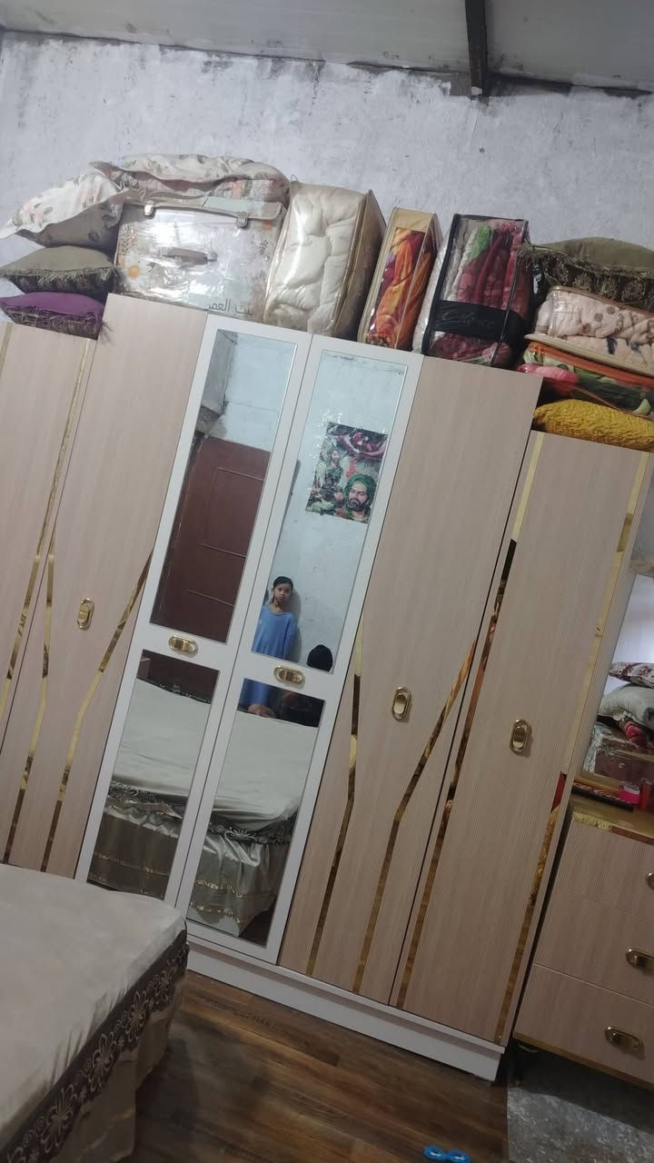 السلام عليكم غرفه تركي للبيع جديده استخدام شهرين مابيها اي ضرر سعر 500 وبيها مجال مكان بغداد جكوك الرقم ***********
