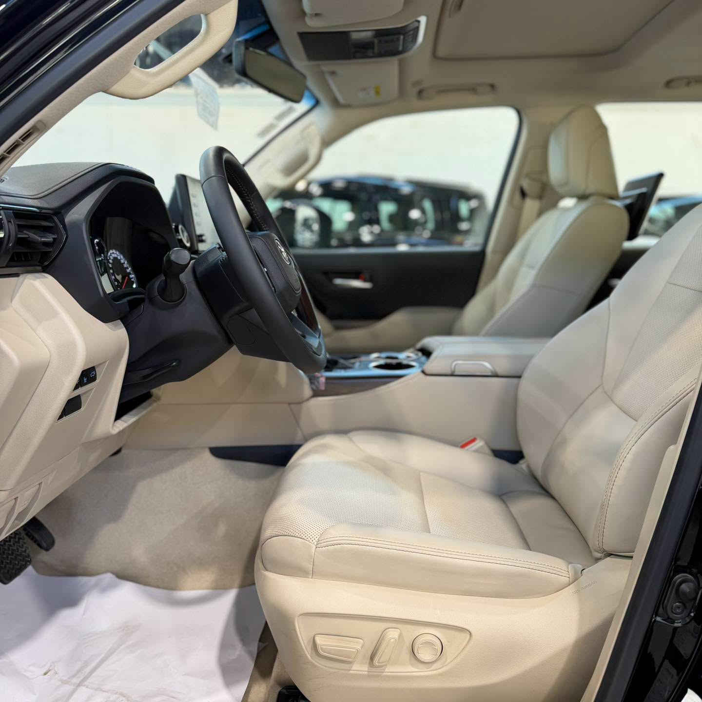 🚙🔥 تويوتا لاندكروزر 2024 GXR Black – وكالة SAS 🔥

هيبة اللاندكروزر بلمسة بلاك مميزة وفخامة تخطف الأنظار 👑🖤

✅ موديل 2024
✅ فئة GXR Black
✅ محرك 4000
✅ وكالة SAS
✅ ماشية فقط 25,000 كم
✅ مغلفة PPF
✅ حالة ممتازة وجاهزة للتسليم

✨ قوة، اعتمادية، وفخامة تويوتا المعروفة في سيارة واحدة.

📍 متوفرة لدى شركة علي الشيباني لتجارة السيارات
بغداد – الكاظمية – جكوك قرب مرور الكاظمية

📞 للاستفسار والحجز:
***********-***********

🔥 عداد قليل + تغليف PPF + فئة مميزة… فرصة تستحق المشاهدة!
