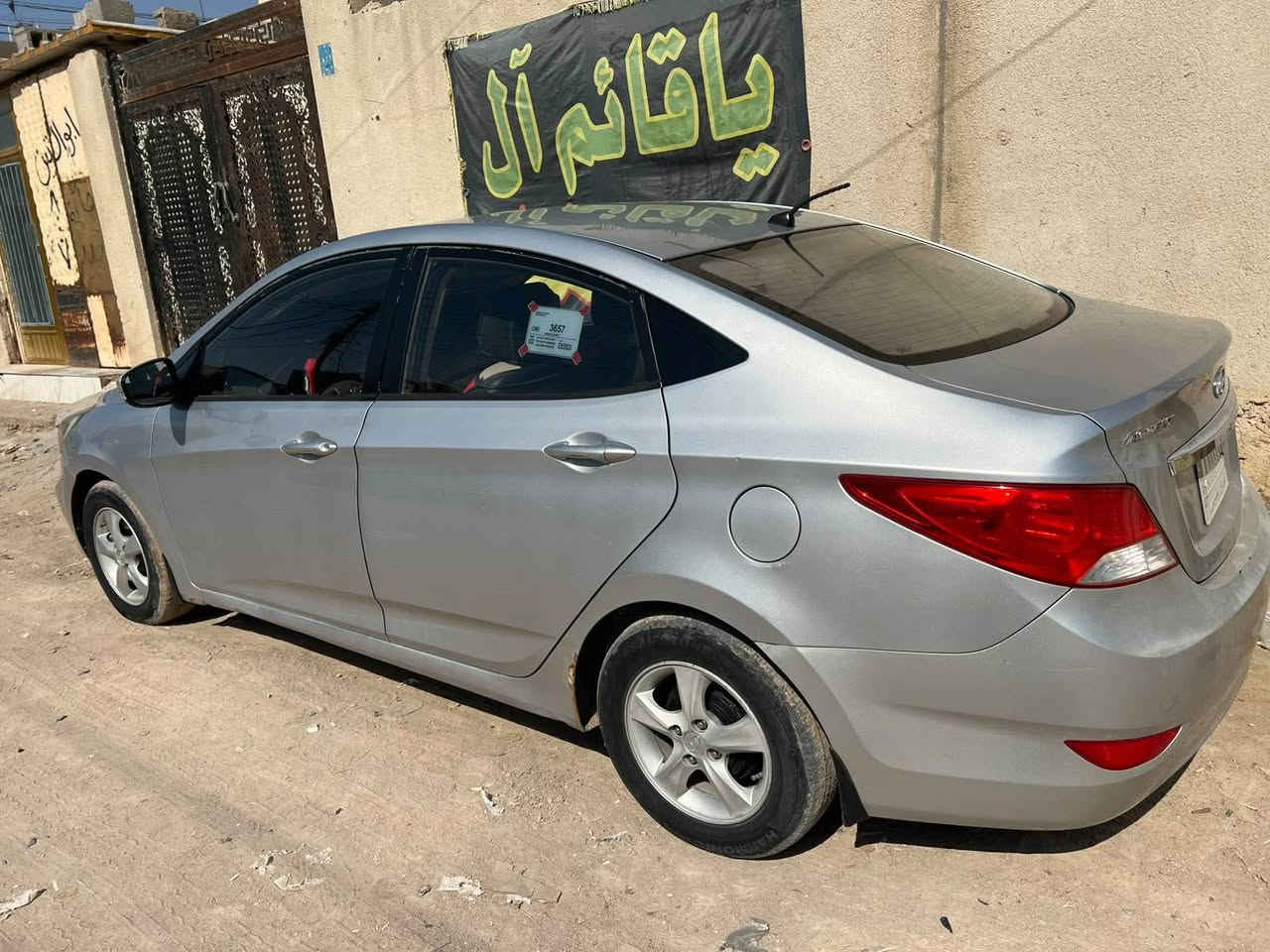 السلام عليكم 
اكسنت مديل 2015 خليحي 
السياره بيه طخه بالمقدمه  مال الجاملق الامامي والباقي كفاله 
السياره جاهزه تبريد حداده تخم تاير 
المحرك بيه خيط تبخير 
السعر (75وبيه مجال) 
 مكاني بصره *********** البصرة, العراق
