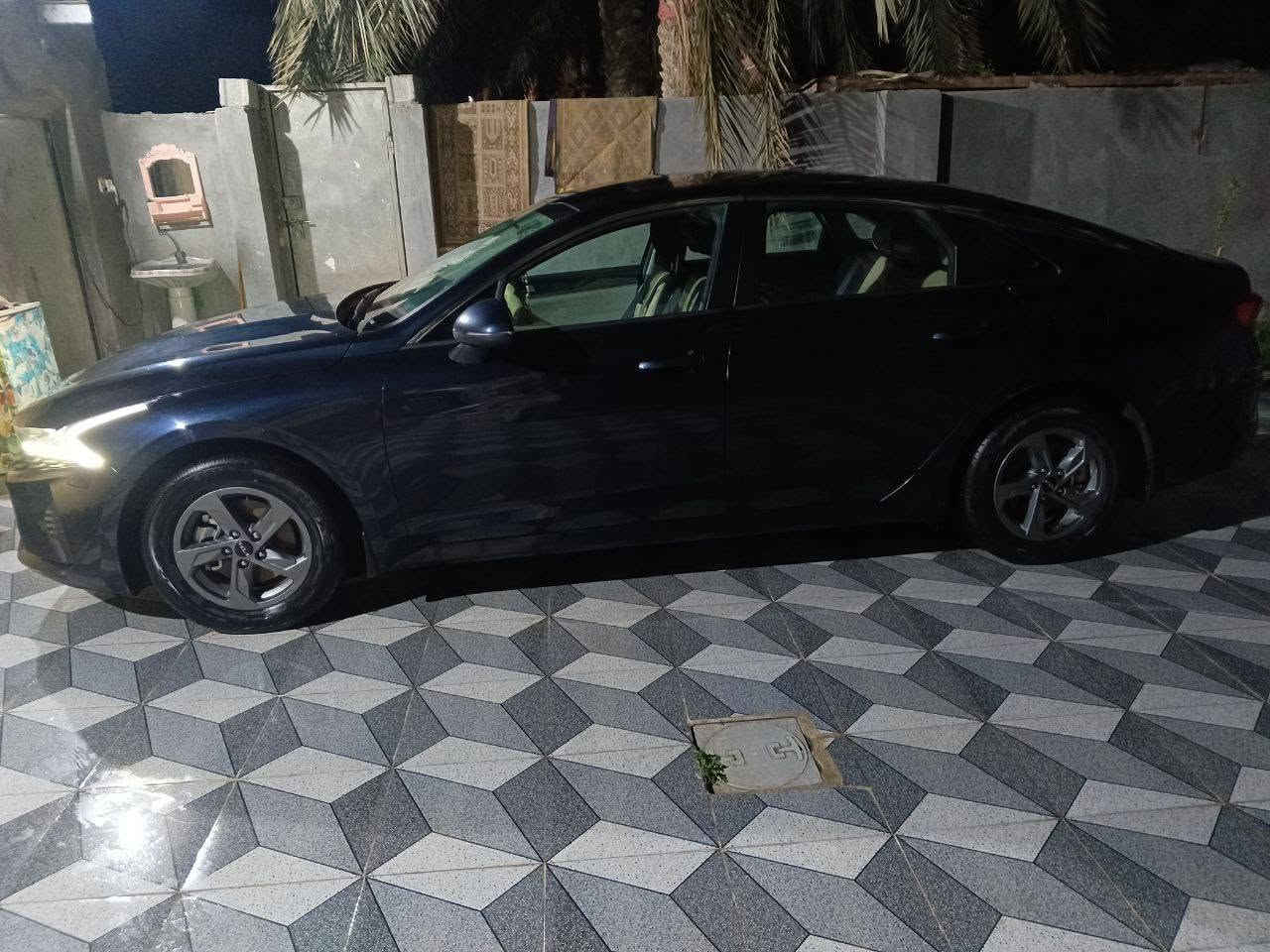 السلام عليكم 
K5 خليجي موديل 2022 
اللون نيلي 
مكينه 2000 
بيها بس حافة البنيد وراجع ع بارد والباقي كفاله 
انطيك وكاله عامه 
ماشيه 65 
غير متواجد ع فيس 
***********
السعر 170
