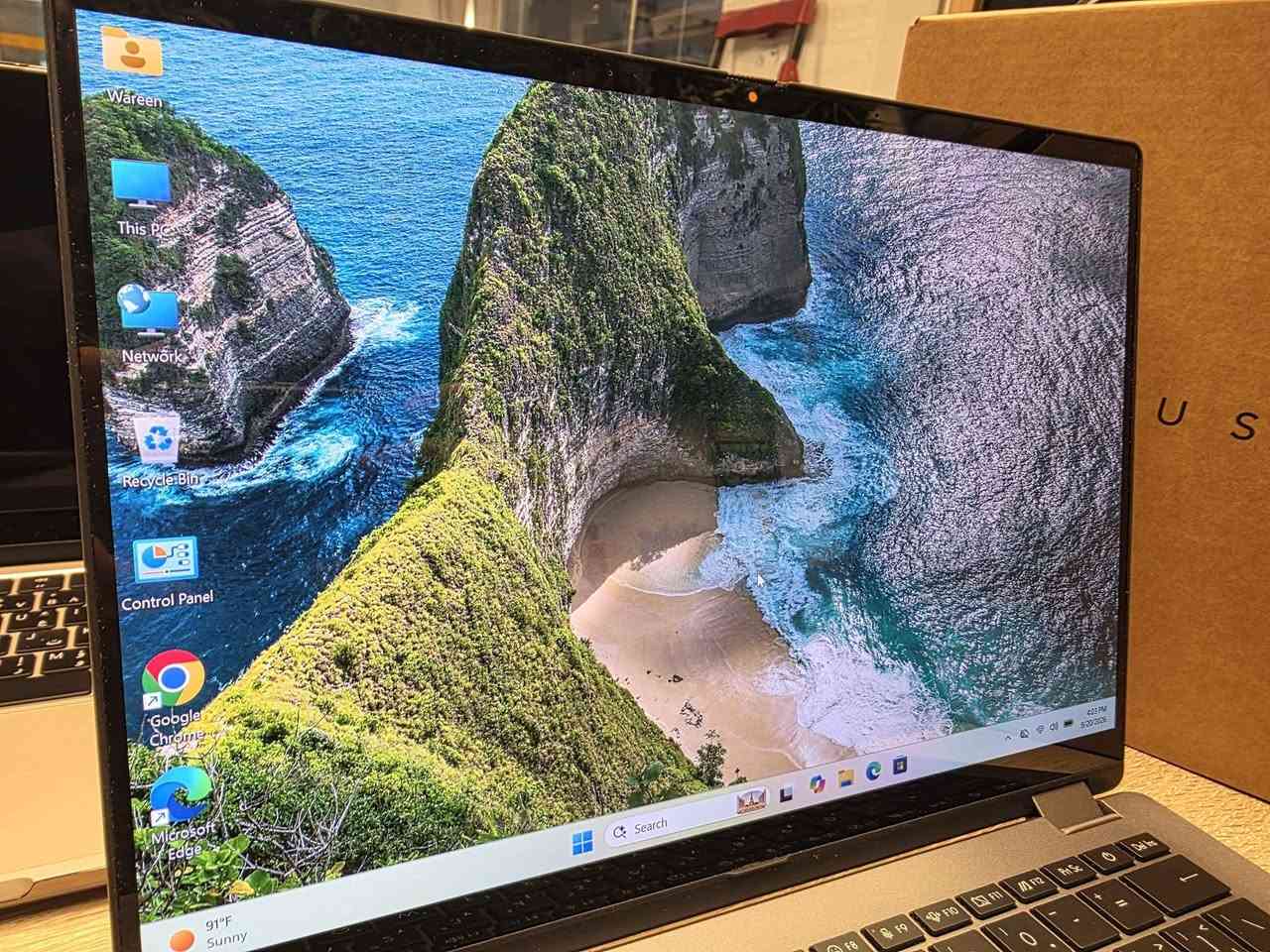 کوردی- عربي

لاپتۆپی ناوازەی ASUS Vivobook 14 Flip (Touch & 360°) بۆ فرۆشتن! 😍 

ئەگەر بەدوای لابتۆپێکی هێندە بەهێز، شاشە نایاب و مۆدێرندا دەگەڕێیت، ئەم دەرفەتە لەدەست مەدە. بە خاوێنی زۆر بەرز (زۆر لە ئاکتیڤ نوێ دەچێت). 

🔹 تایبەتمەندییەکان (Specifications):
• پڕۆسێسەر (Processor): Intel Ultra 7 256V — نەوەی نوێی پڕۆسێسەرەکانی ئینتێل بە خێراییەکی بێخەوش و ژیری دەستکرد (AI).
• گرافیک کارت (Graphics): Intel Arc 140V Graphics — هێزێکی گرافیکی بێوێنە کە هاوتای کارتە دەرەکییەکان کار دەکات؛ گونجاوە بۆ مۆنتاژ، دیزاین و تەنانەت مێتا گیمینگ بە بەرزترین کارایی و کەمترین بەکاربردنی وزە.
• میمۆری (RAM): 16GB DDR5 — خێراترین جۆری ڕام بۆ ڕاپەڕاندنی چەندین کاری قورس پێکەوە.
• هارد (Storage): 512GB NVMe SSD — خێراییەکی بێسنوور لە گواستنەوەی داتا و داگیرسانی سیستەم.
• شاشە (Screen): 14" OLED Touch (360 Degree) — شاشەی ئۆلێدی ئێج دی بە ڕەنگی ڕاستەقینە و زەق، لەگەڵ تایبەتمەندی لەمس (تاچ) کە ٣٦٠ پلە دەسوڕێتەوە و دەبێت بە تابلێت. 

🔹 دۆخی ئامێرەکە (Condition):
• زۆر زۆر پاک و بێ کێشە (In very good condition).
• تەندروستی باتری (Battery Health): 94% (بەرگەی چەندین کاتژمێر کارکردن دەگرێت).
• لەگەڵ کارتۆن و شەحنکەرەوەی ئەسڵی خۆی (With Box & Charger). 

💵 نرخ (Price): 1,250,000 دیناری عێراقی 

عربي 
لابتوب راقي ASUS Vivobook 14 Flip (لمس يفتر 360 درجة) للبيع! 🔥 

لأصحاب الذوق الرفيع والشغل الثقيل، متوفر جهاز بمواصفات خارقة ونظافة شبه جديد (بحالة ممتازة جداً). 

🔹 المواصفات (Specifications):
• المعالج (Processor): Intel Ultra 7 256V — الجيل الأحدث من إنتل، سرعة فائقة مع دعم كامل للذكاء الاصطناعي.
• كارت الشاشة (Graphics): Intel Arc 140V — كارت شاشة جبار يقدّم أداء رسومي عالي جداً ينافس الكروت المنفصلة، ممتاز لأعمال المونتاج، التصميم الهندسي، والألعاب، ويتميز باستهلاك طاقة منخفض وحرارة مستقرة.
• الذاكرة (RAM): 16GB DDR5 — أسرع رام متوفر بالسوق يضمن الكلاسة التامة بالتصفح والبرامج الثقيلة.
• التخزين (Storage): 512GB NVMe SSD — سرعة فائقة بفتح النظام ونقل الملفات بلمحة عين.
• الشاشة (Screen): 14" OLED Touch 360° — شاشة أوليد خرافية من ناحية الألوان والوضوح، تدعم اللمس وتفتر 360 درجة يعني تكدر تستخدمه كلاب توب أو كـ تابلت (لوحي). 

🔹 حالة الجهاز (Condition):
• نظيف جداً وفوق الممتاز (Very good condition).
• نسبة البطارية (Battery Health): 94% (تدوم لساعات طويلة من العمل المتواصل).
• يجي وياه الكارتون والشاحن الأصلي (With Box & Charger). 

💵 السعر (Price): 1,250,000 دينار عراقي 

للاستفسار أو الشراء، يرجى المراسلة على الخاص أو الاتصال. أربيل, العراق
