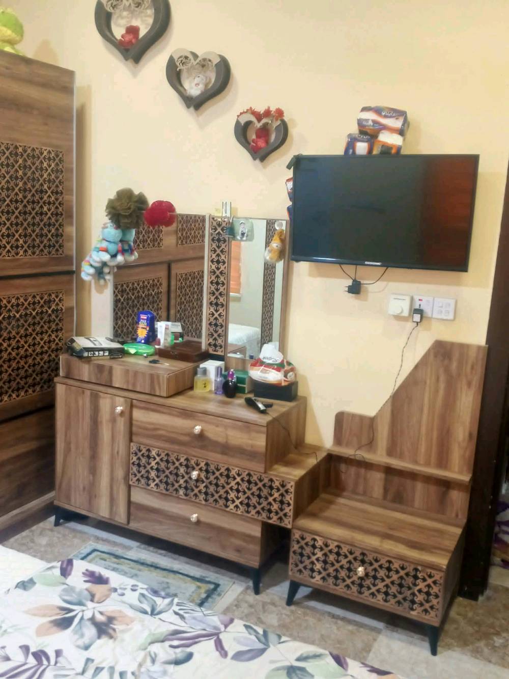 غرفه اخشاب • نضيفه • ٧قطع