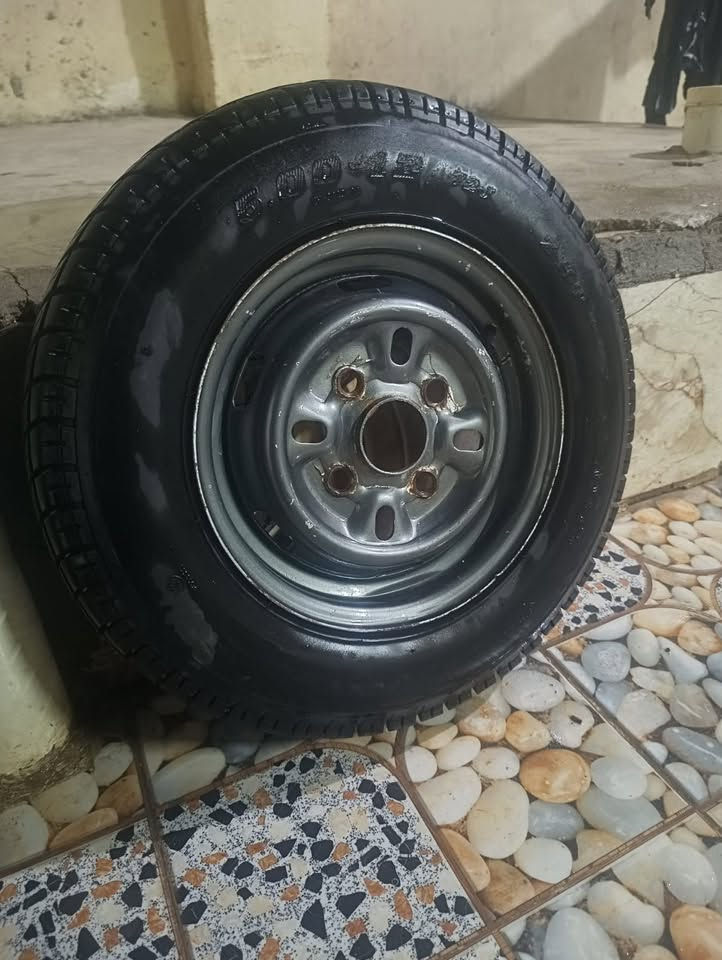 زوج تايرات للبيع هنة وويلهن السعر خاص  ***********

