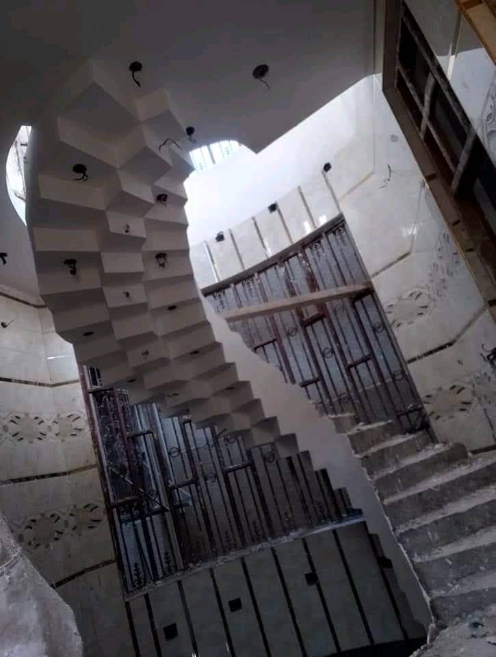 متوفر كادر بياض هندسي 
بغداد فقط
شنو نوع الشغل بالضبط: بياض هندسي فقط لو هم جبس بورد/ديكورات سقف؟ وإذا بياض، هل هو جدران وسقوف لو السقوف بس؟: 
بياض هندسي فقط 
بغداد بس كاتبين، بس شنو المناطق اللي توصلولها داخل بغداد؟ وهل أكو خدمة خارج بغداد إذا المشروع كبير؟: 
بغداد فقط 
شنو نظام التسعير عندكم: بالمتر لو بالمشروع، وشامل المواد واليد العاملة لو الشغل فقط؟: 
سعر بعد مناضر عمل
عدكم ضمان على الشغل أو إعادة تصليح إذا صار تشققات/هبوط بعد التسليم؟: 
ضمان ودقه بلعمل
إذا الزبون يريد يتواصل، شنو أفضل وسيلة وبأي وقت تردون؟ وهل متوفر صور أو فيديوات أكثر للشغل المنجز حتى يبين المستوى؟: 
كلشي متوفر لزبون
