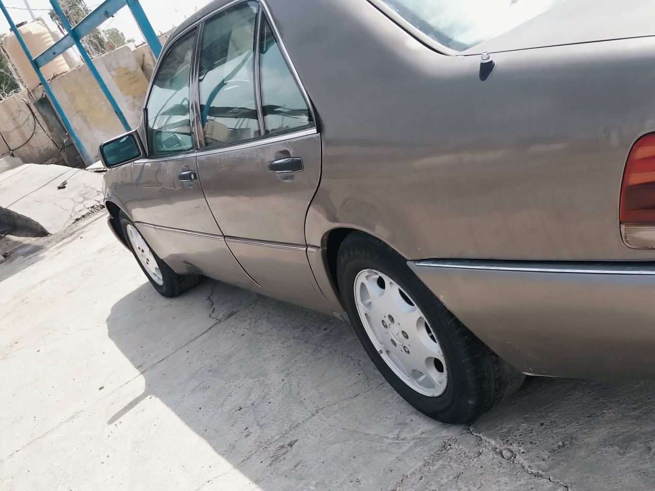 مارسدس شبح
***********  سعر👈50
موديل 1992 مكينه وكير بلاد
محرك تابوت320 وارد ياباني
سياره بلاديه بيها صبغ قطعه وحده
تبريد شغال 
لون اصفر ذهبي سياره احلاه من الصور
رقم تجف سنويا ل2027
مشروع وطني
العنوان ابو غريب خان ضاري
***********
