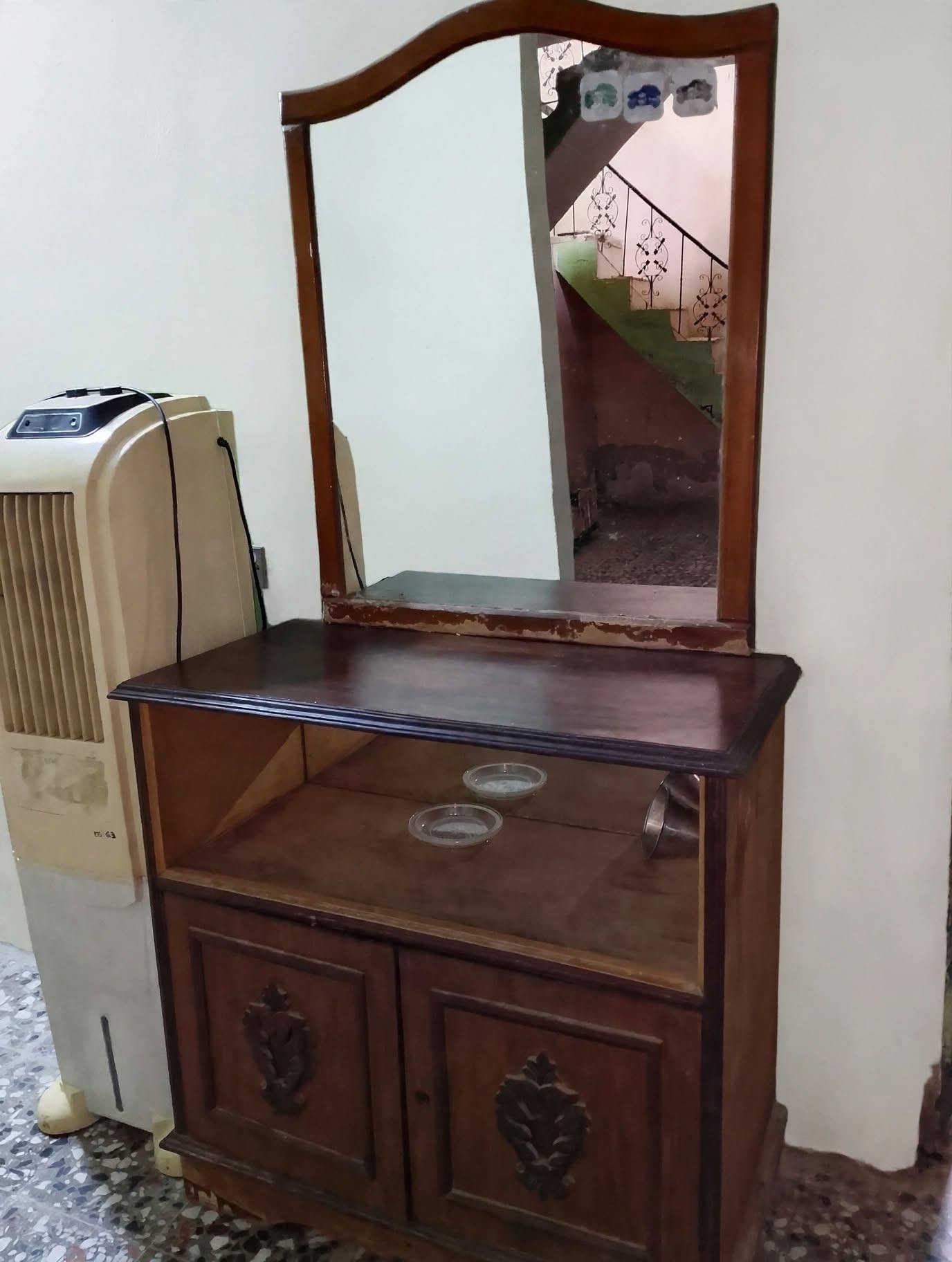 غرفه اخشاب • مستعمل • عاجل