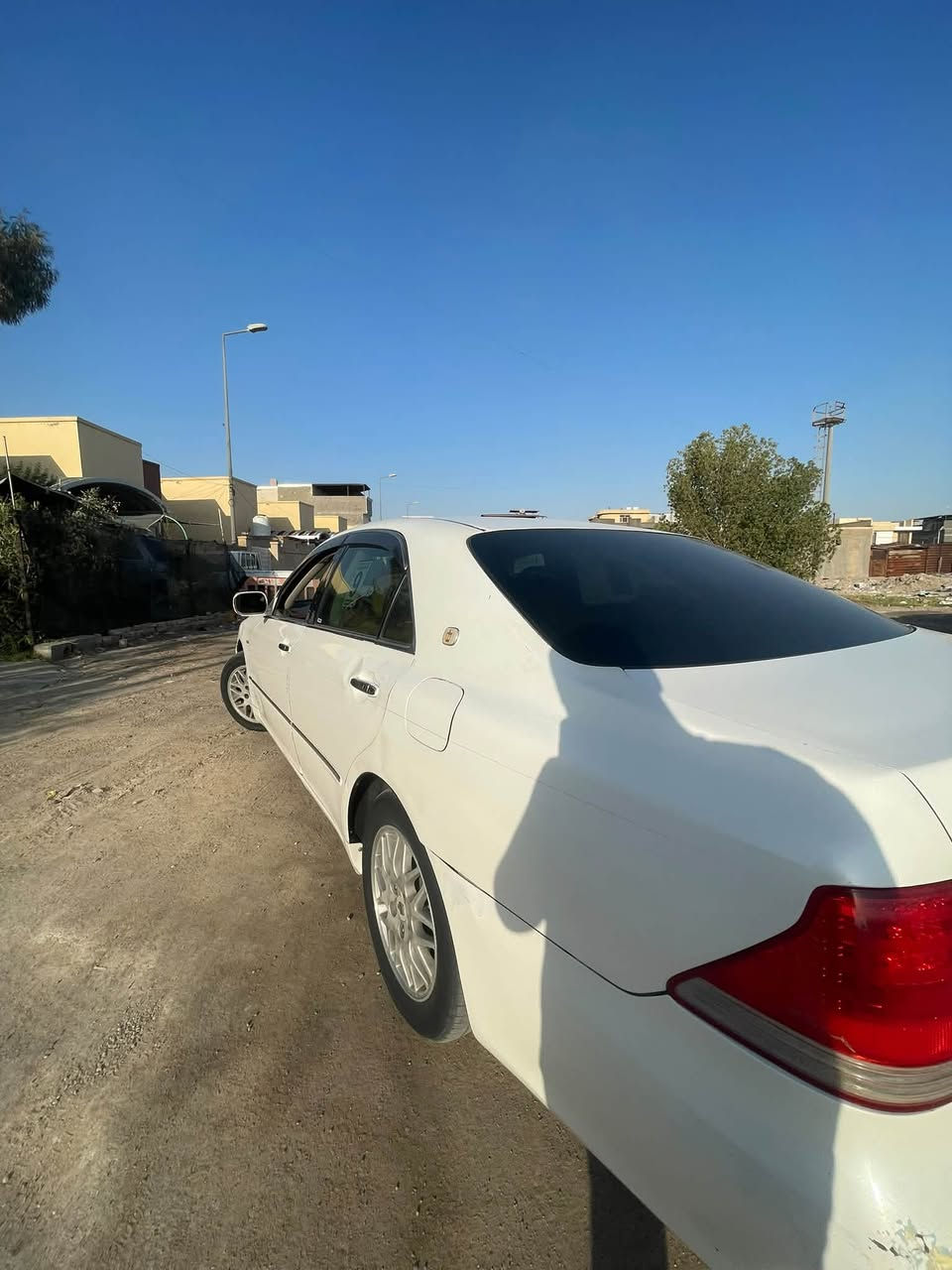 السلام عليكم للبيع او المراوس حسب الرغبه شاهينه مديل 2004كير مكينه حداده تخم تاير تبريد امامي وخلفي سنتر لوك بصمه لون لؤلؤي بيها كصه جنطه أصوليه السياره بأسمنه السياره فول تحكم ستيرن السعر 90بيها مجال قليل عنواني البصره ***********او ***********
