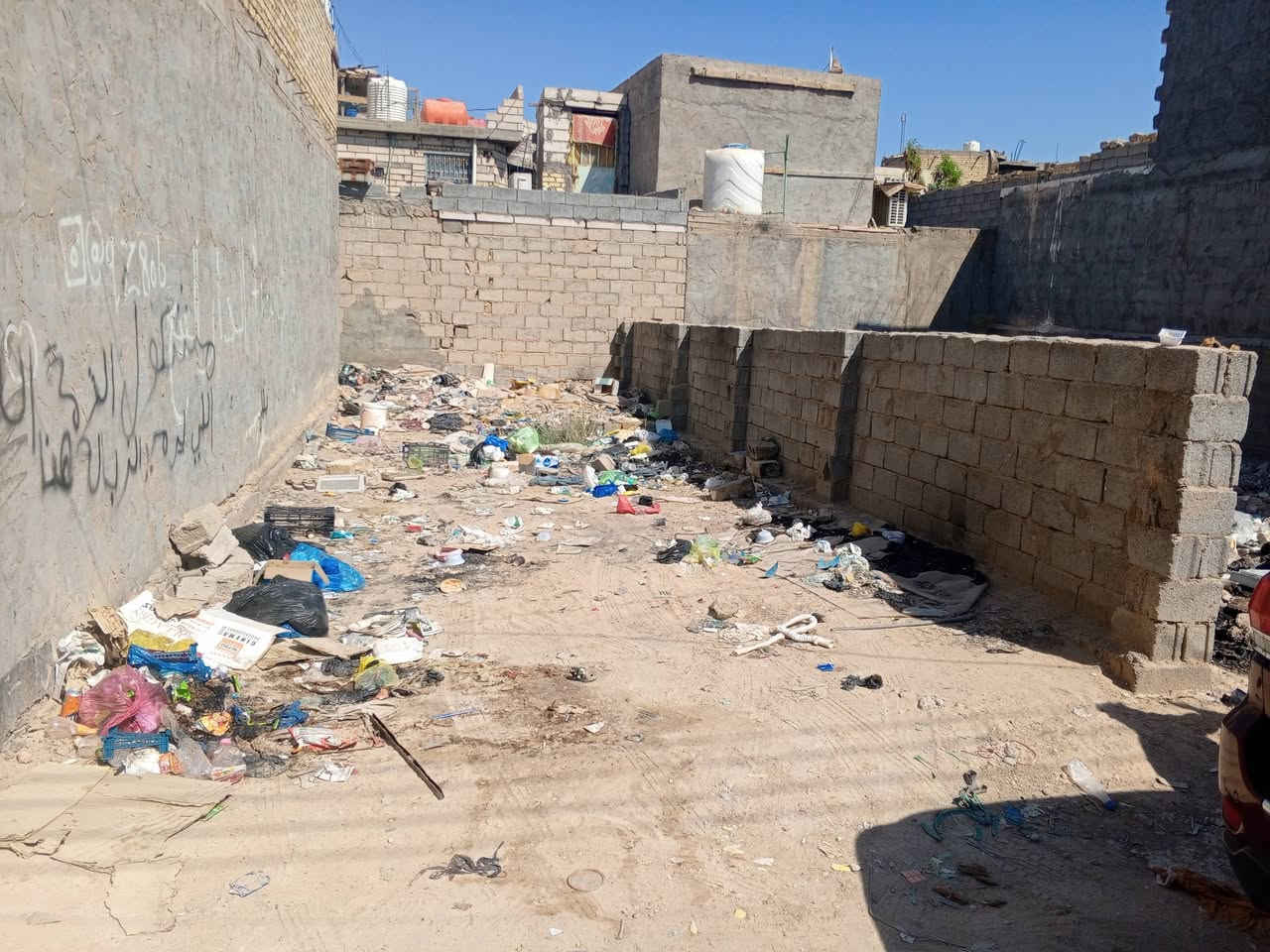 سلام عليكم قطعه للبيع المساحه170 متر مدخل الاول بكنطرة السلام شارع المدرسي مدخل الثاني شارع الحولي  السعر 74 وبيها مجال باقي التفاصيل الاتصال على رقم الهاتف ***********
