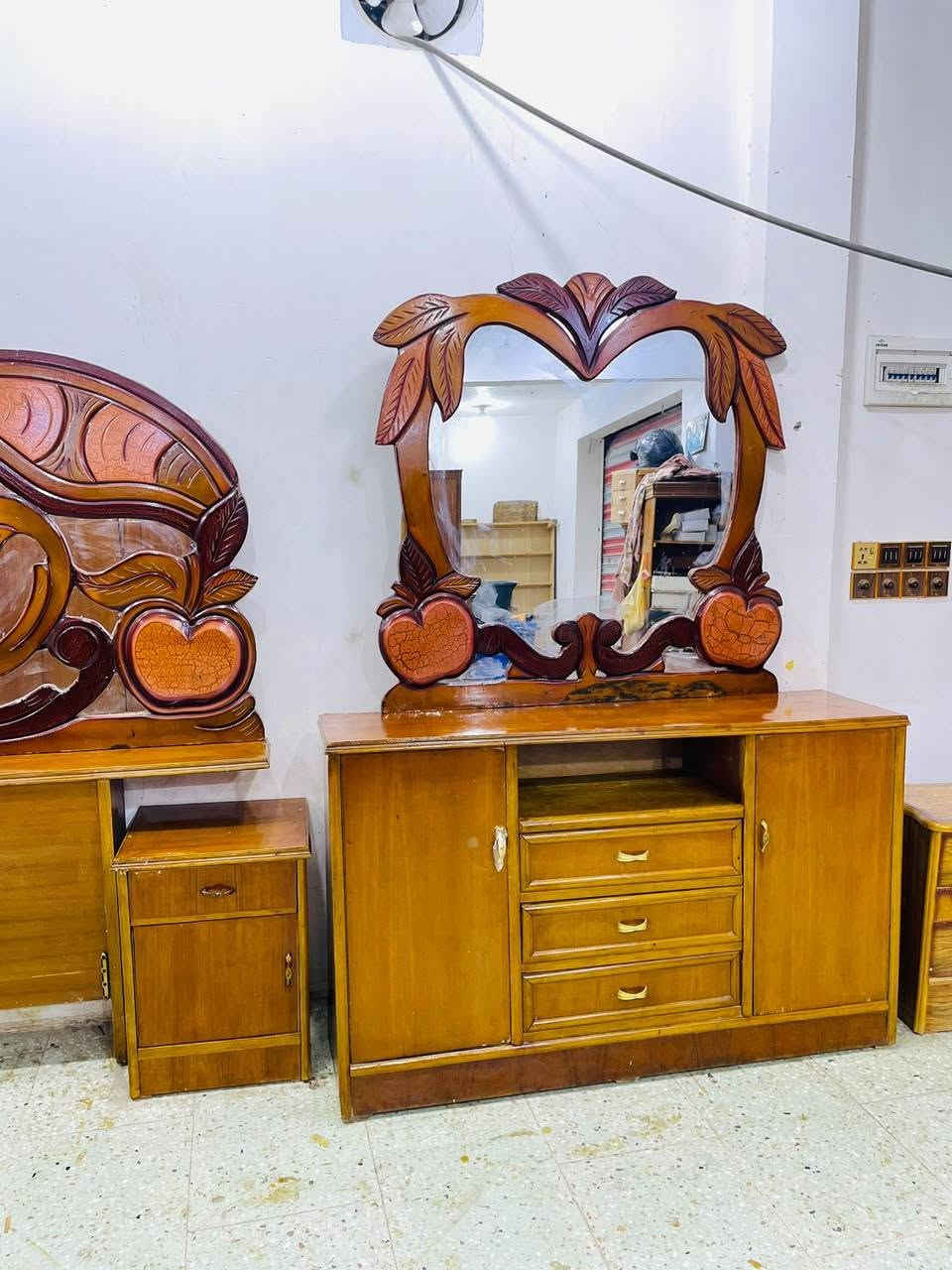 سلام عليكم غرفه لل بيع مابيها اضرار  بسعر400 عنوان مدينه الصدر يوجود توصيل اي ع رقمي *********** بي واتساب
