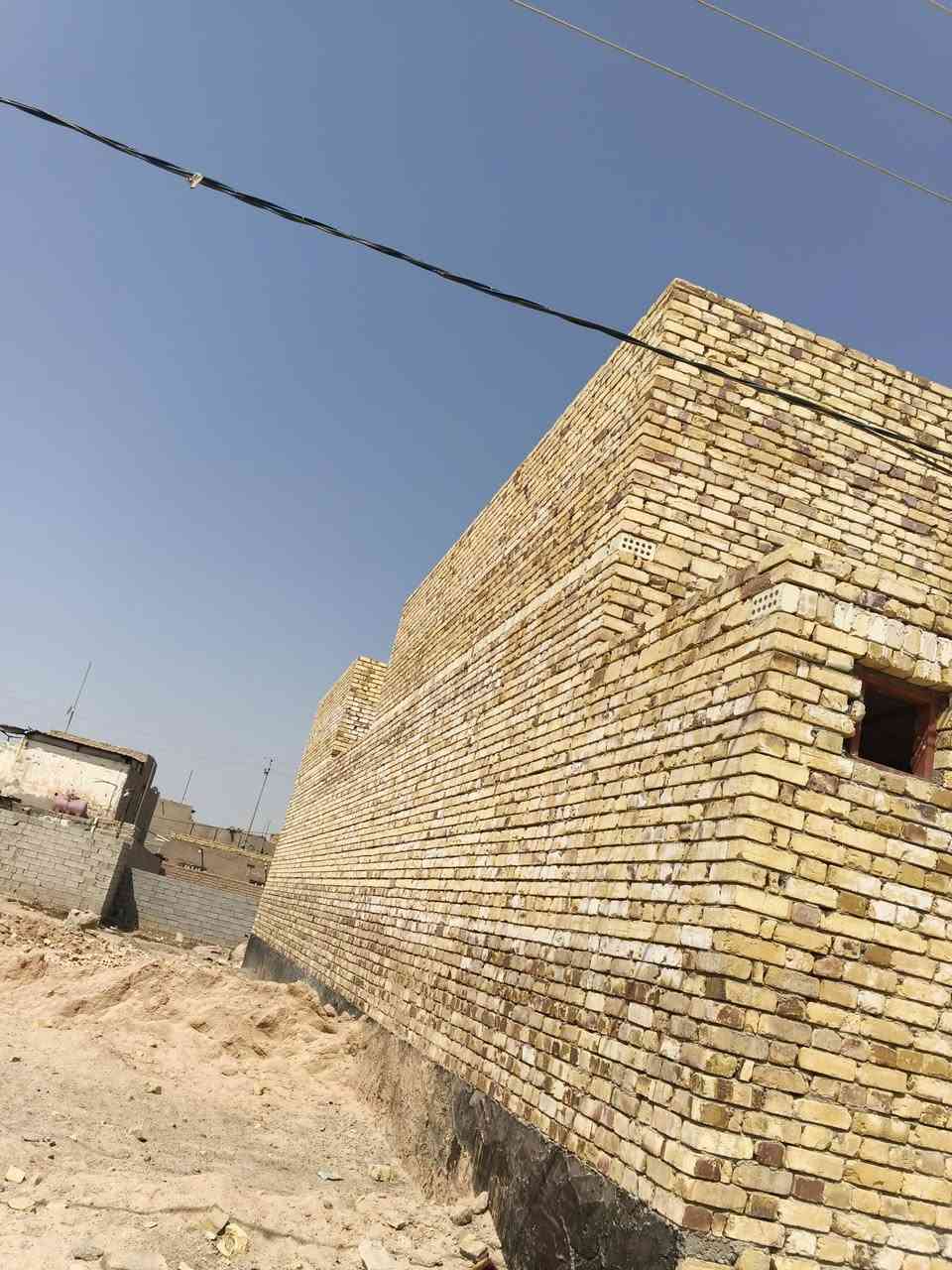 السلام عليكم بيت للبيع المساحه 200 متر
خلف شارع 60 باالبوجاسم سند 25 

عدد الغرف 2 

صاله 

براني 

حمام داخلي 

حمام خارجي 

مطبخ 

الاستفسار اكثر اتصل ***********
