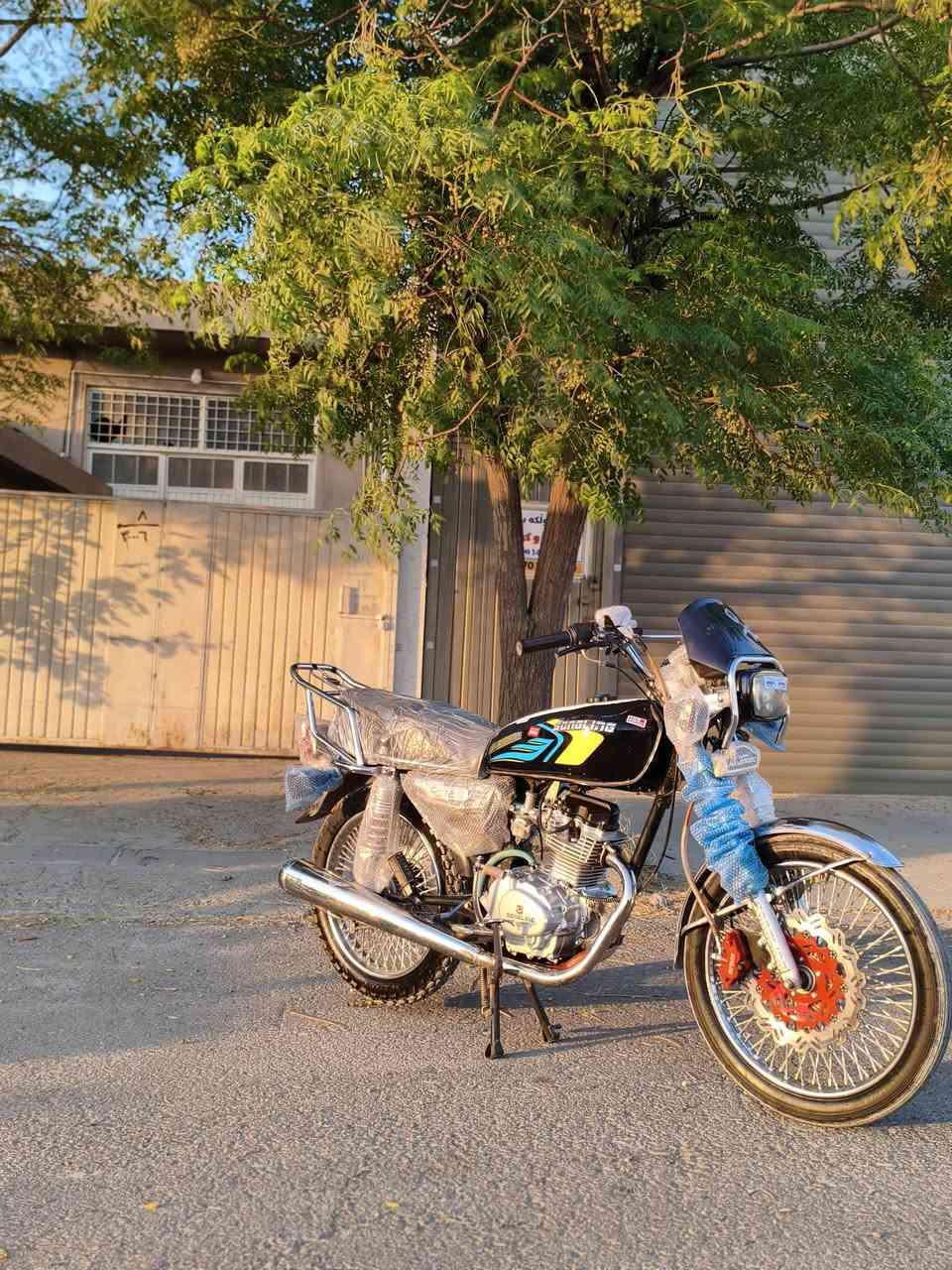 Songling  2025
سۆنگلینگ 25
125 cc
گێچ ئەلیکترۆنی✔

گێڕ و مەکینە مەزبوتە ✔

کارەبایات کامل بەشەرت ✔

شانسی درز و لەحیم خواری بەشەرت ✔

ویل بۆ ویل ✔

ماشاءاللە بەقوەتە چوار کەپس هەڵیگەڕێنۆ✈

جایزە کامل سەنتەرە✈

کلاچ تازە گۆڕاوە بەشی سەرەوەی کراوتەوە ✔

چوار سیوچ مەنەفێست .✔
.
ماشاءاللە تنو تۆڵە بێ مەسرەفە .✔
[شوێن سلێمانی هوانە ]
*********** .ژم
(نرخەکەی [650] معامەلەیکی برایانە )
 هەمو شتێکم نوسیوە تکایە جوان بیخوێنەوە ئینجا نامەبنێرەگەر مشتەری تەلەفونکە جوابی چات نایەمەوە ئەدمین🌹

