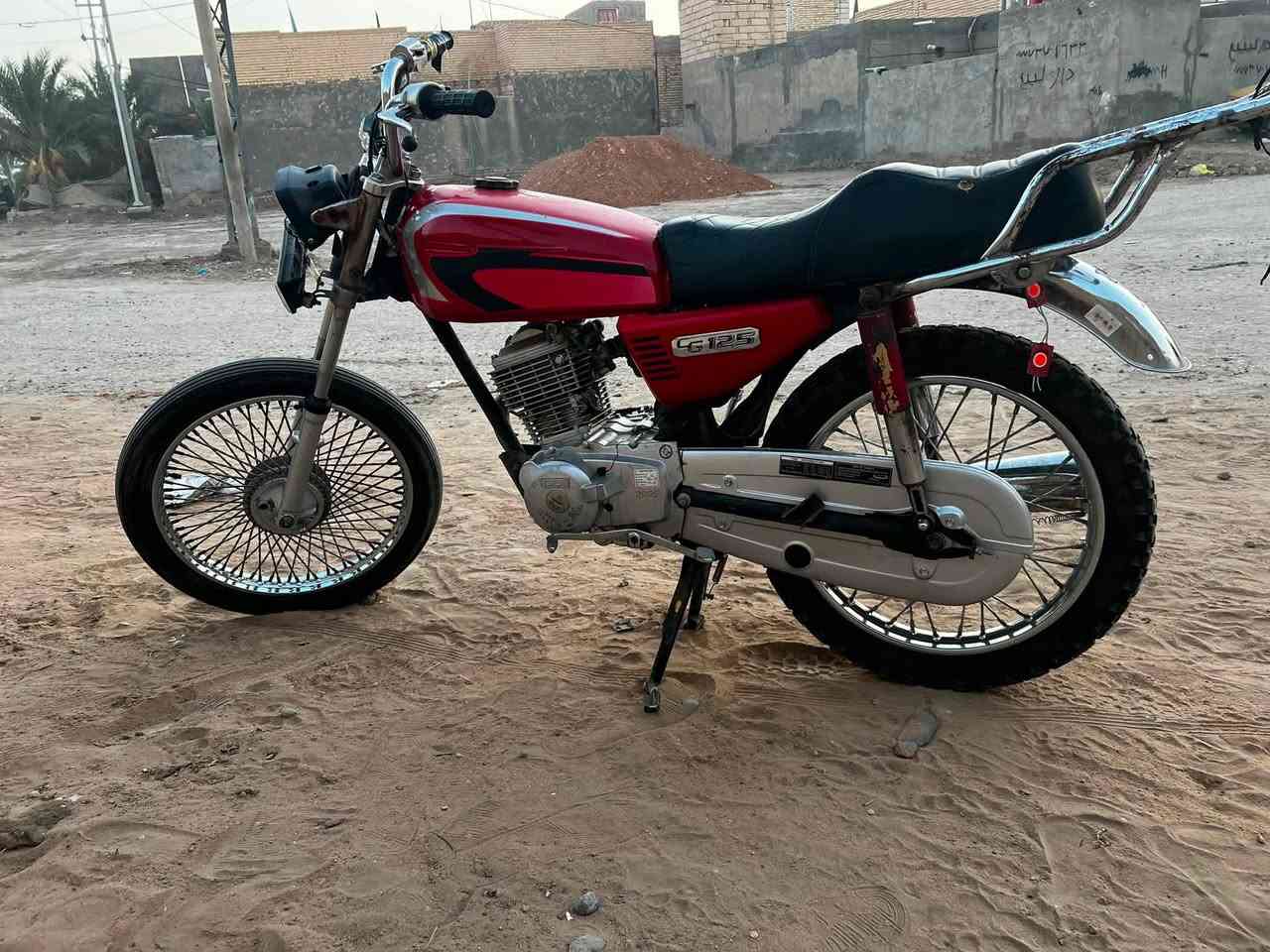 دراجه اربعه كير كلك  مديل 20  تواير جدد كهربائيات كلها شغالة  سعر 250 رقمي ***********
