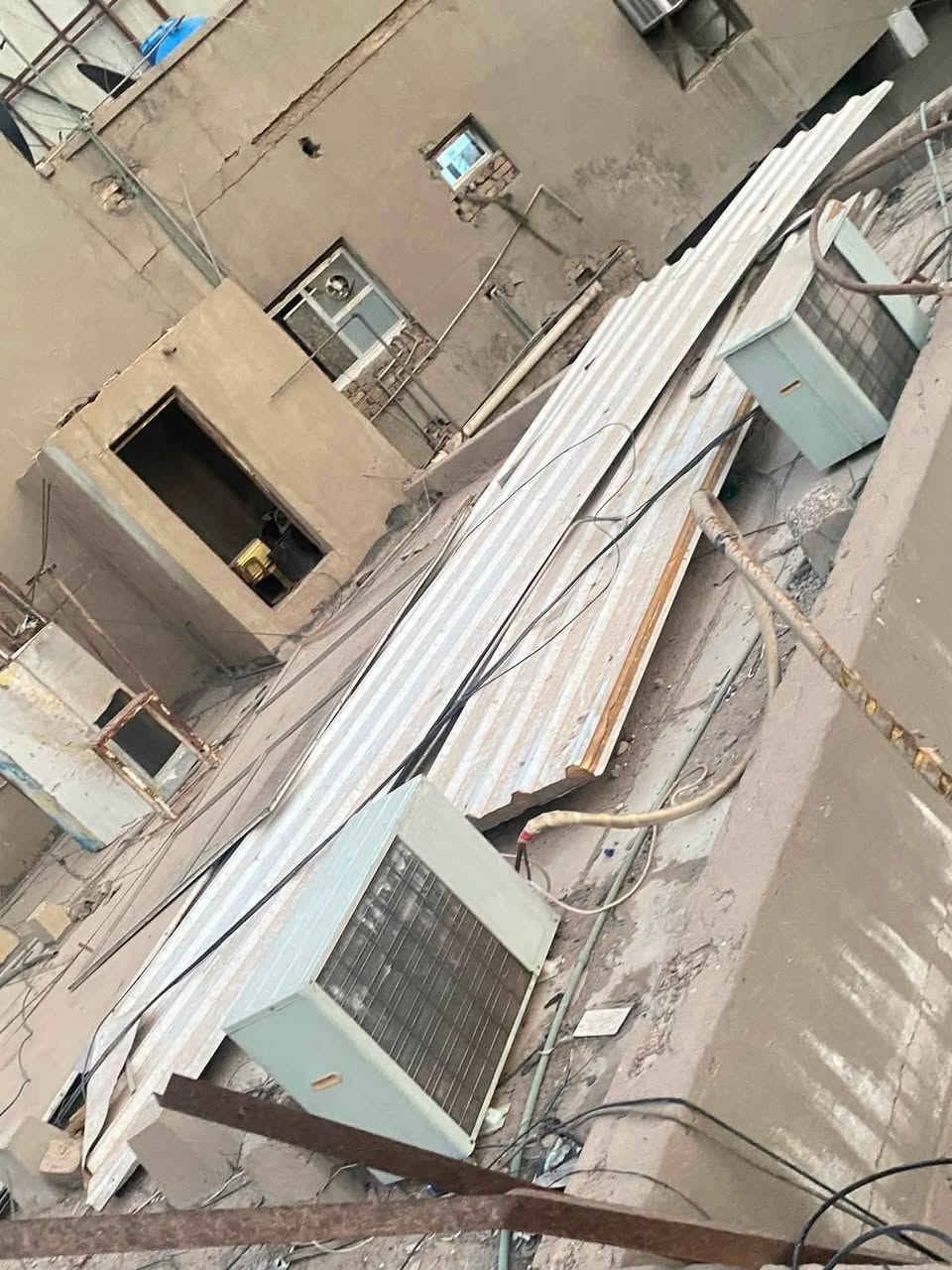 شلع قلع فقط الي بالصور ب 450الف وبيهن مجال حك جيتك عنوان بغداد كراده ***********
