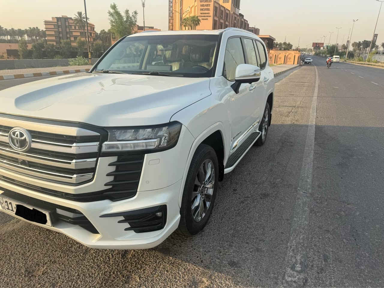 � للبيع تويوتا لاندكروزر GXR موديل 2024

▫️ اللون: أبيض

▫️ الممشى: 90,000 كم

▫️ المحرك: 4000 )

▫️ القير: أوتوماتيك

▫️ الدفع: رباعي (4×4)

▫️ مكفولة وكالة

▫️ بدون صبغ،بدون أي ملاحظات

▫️ بحالة ممتازة جداً وجاهزة

✅ تبريد ممتاز

✅ حساسات

✅ شاشات ومواصفات وكالة

✅ داخلية نظيفة جدا

السعر ،65،500

المكان بغداد الكرخ 

للاستفسار *********** بغداد, العراق
